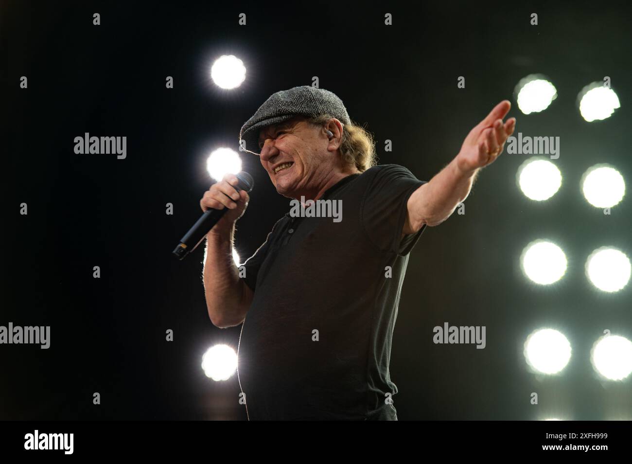 London, Vereinigtes Königreich. Juli 2024. AC/DC-Sänger Brian Johnson auf der Bühne für die erste von zwei ausverkauften Shows im legendären Wembley Stadium. Cristina Massei/Alamy Live News Stockfoto