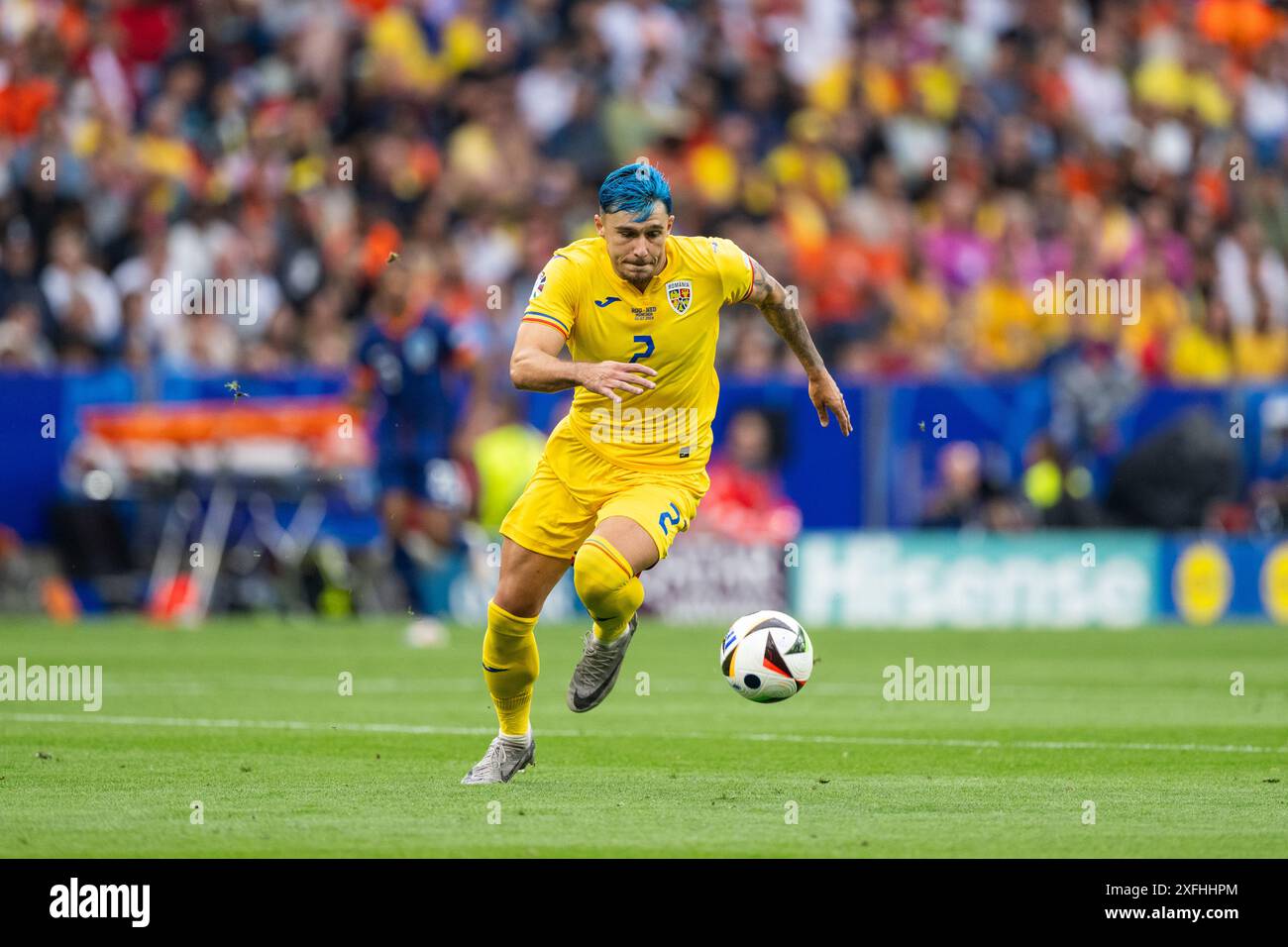 München, Deutschland. Juli 2024. Andrei Ratiu (2) aus Rumänien beim Achtelfinale der UEFA Euro 2024 zwischen Rumänien und den Niederlanden in der Allianz Arena in München. Stockfoto