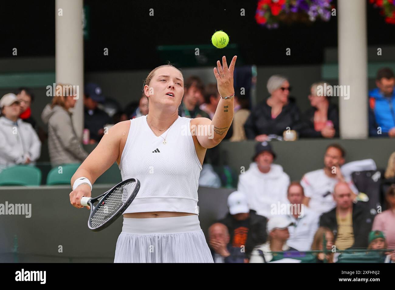 London, London, Großbritannien. Juli 2024. Jule Niemeier (DE) dient während der Meisterschaft Wimbledon (Credit Image: © Mathias Schulz/ZUMA Press Wire) NUR REDAKTIONELLE VERWENDUNG! Nicht für kommerzielle ZWECKE! Stockfoto