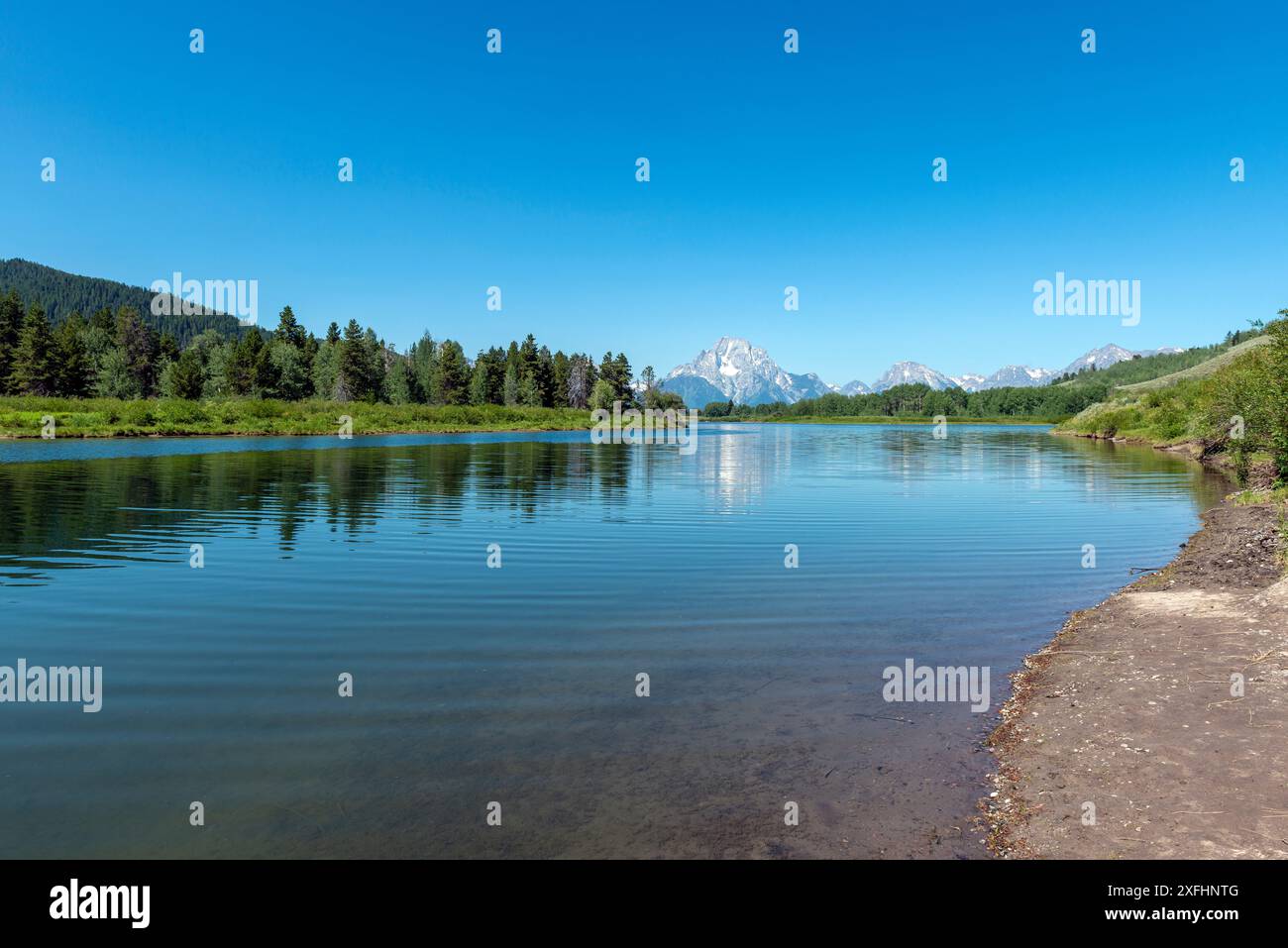 Schlangenfluss am Oxbow Bend im Sommer mit Grand Tetons Mountain Range, Grand Teton National Park, Wyoming, USA. Stockfoto