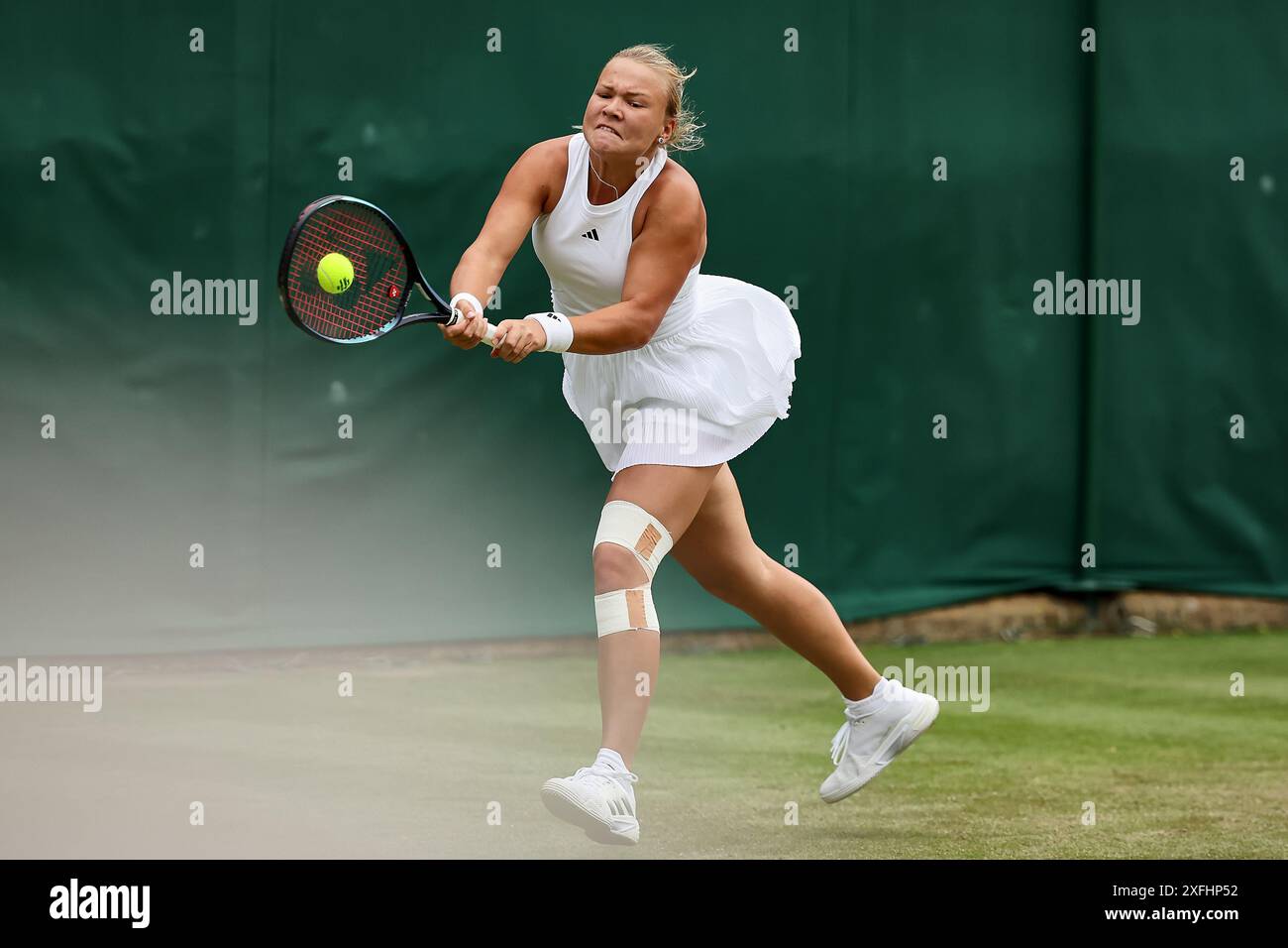 London, London, Großbritannien. Juli 2024. Diana Shnaider kehrt mit Rückhand während der Meisterschaft Wimbledon zurück (Credit Image: © Mathias Schulz/ZUMA Press Wire) NUR REDAKTIONELLE VERWENDUNG! Nicht für kommerzielle ZWECKE! Stockfoto