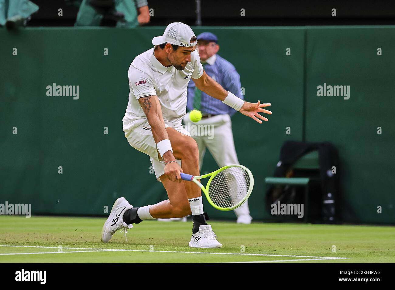 London, London, Großbritannien. Juli 2024. Matteo Berrettini (ITA) kehrt mit Rückhand während der Meisterschaft Wimbledon zurück (Credit Image: © Mathias Schulz/ZUMA Press Wire) NUR REDAKTIONELLE VERWENDUNG! Nicht für kommerzielle ZWECKE! Stockfoto