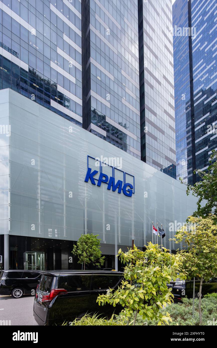 KPMG-Schilder sind deutlich sichtbar am Asia Square Tower. Singapur Stockfoto