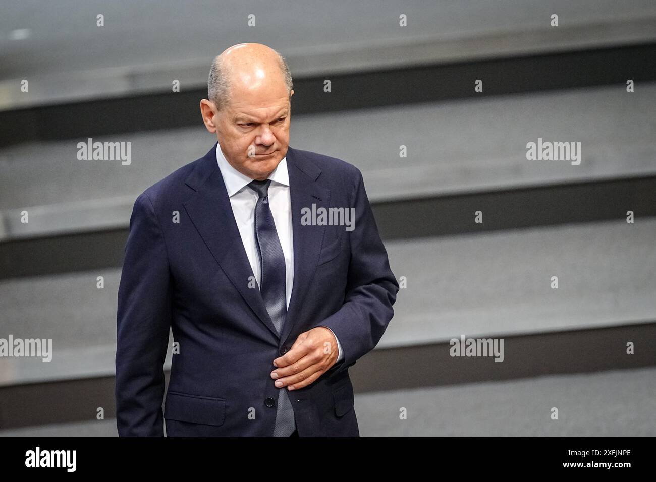 Berlin, Deutschland. Juli 2024. Bundeskanzler Olaf Scholz (SPD) nimmt an der Bundestagssitzung zum NATO-Jubiläumsgipfel "75 Jahre NATO" Teil. Quelle: Kay Nietfeld/dpa/Alamy Live News Stockfoto