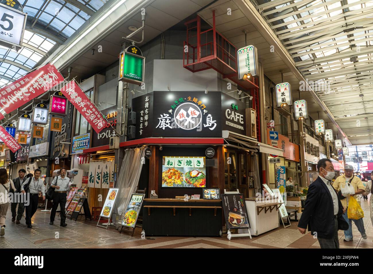 Osaka, Japan Tenma Viertel, Leute Shopping Arkaden Stockfoto