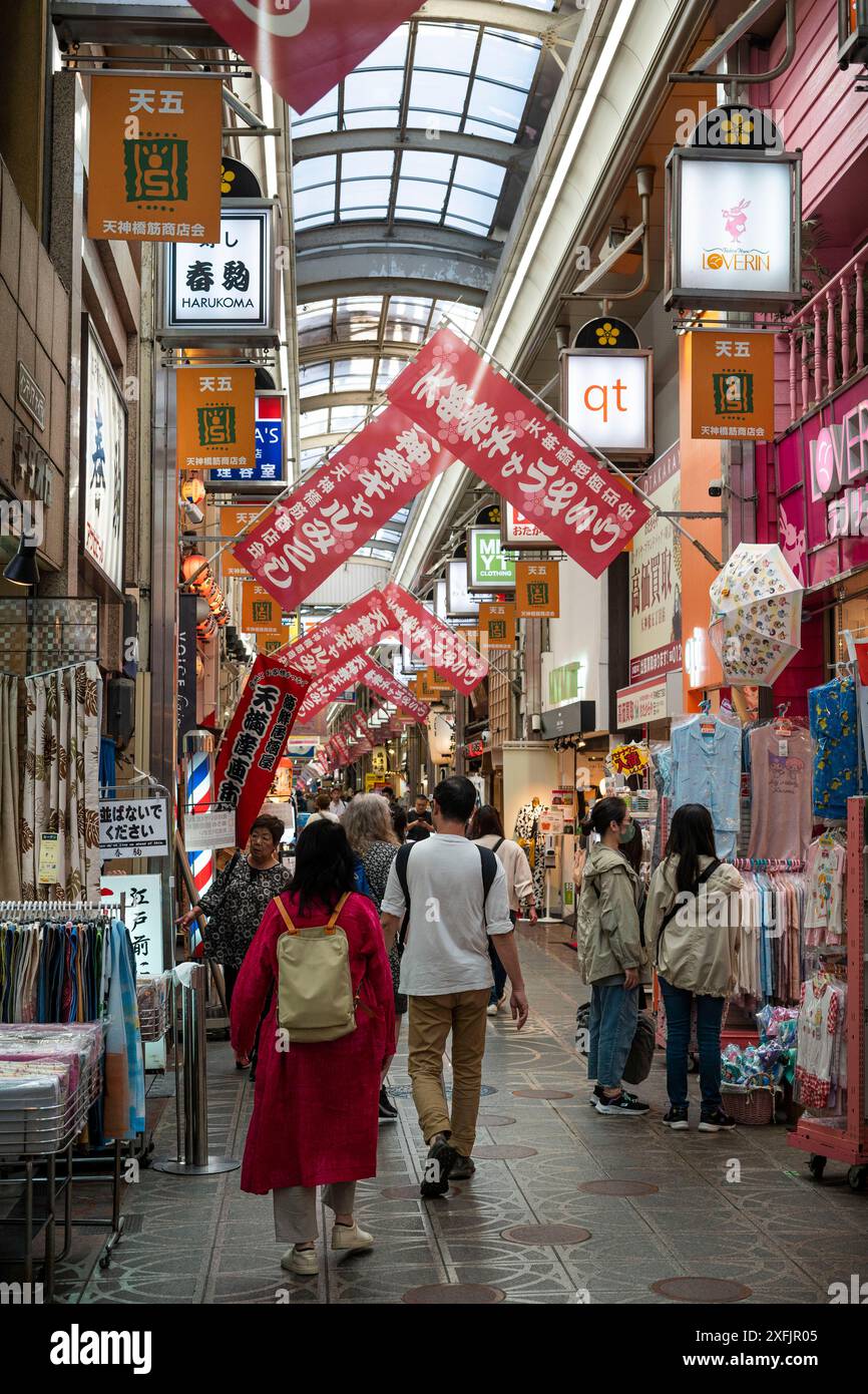 Osaka, Japan Tenma Viertel, Leute Shopping Arkaden Stockfoto