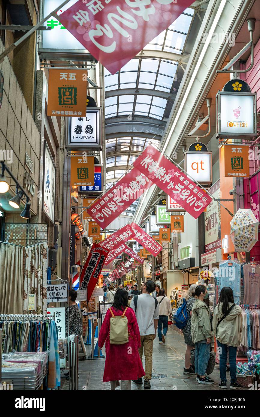 Osaka, Japan Tenma Viertel, Leute Shopping Arkaden Stockfoto