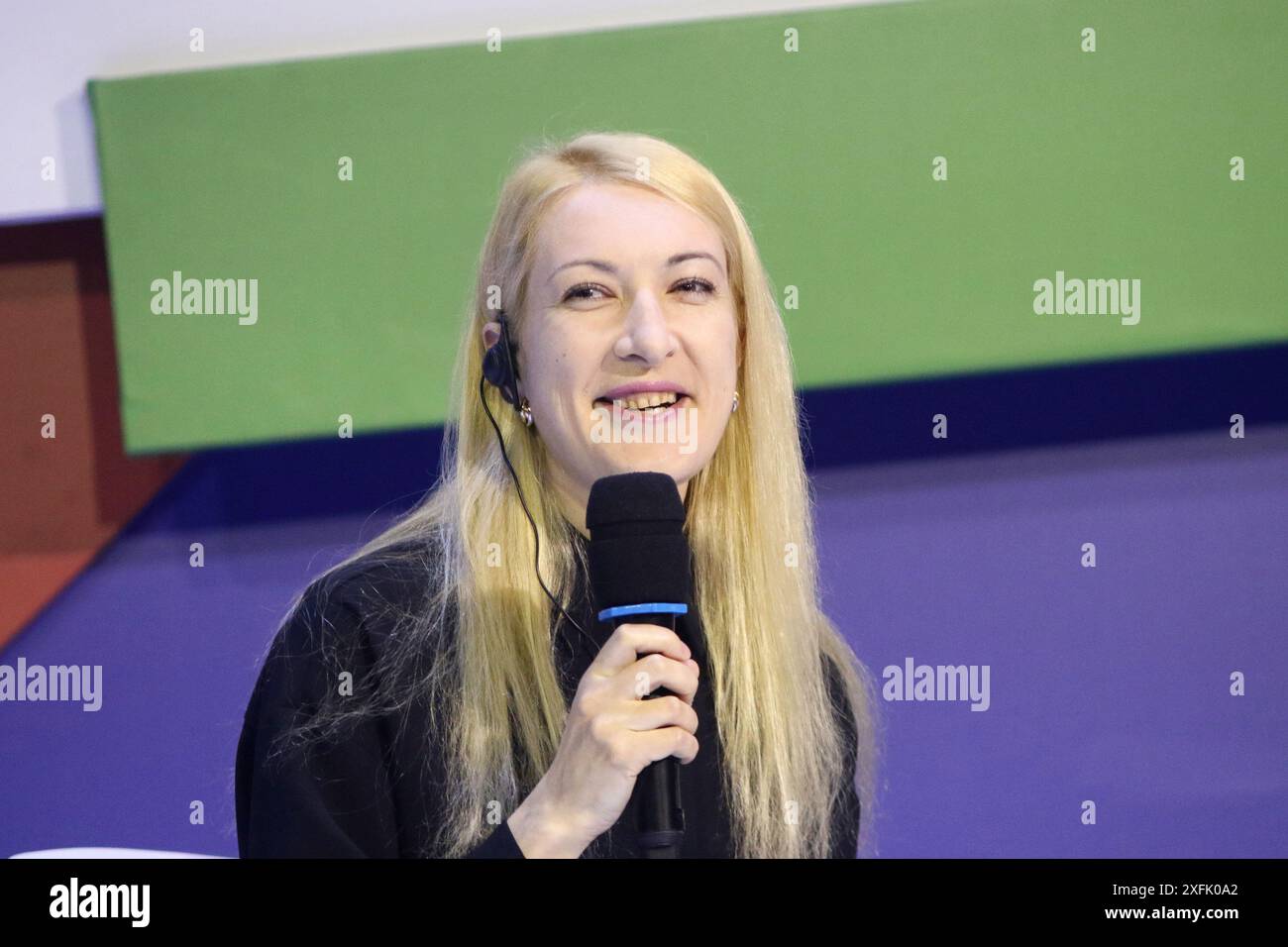 Sankt Petersburg, Russland. Juli 2024. Gulnara Khaidarshina, Direktorin der Abteilung für Zusammenarbeit mit internationalen Organisationen der Bank von Russland, während des Dialogs mit dem Vorsitzenden der Zentralbank von Iran des Finanzkongresses der Bank von Russland in Sankt Petersburg, Russland. (Foto: Maksim Konstantinov/SOPA Images/SIPA USA) Credit: SIPA USA/Alamy Live News Stockfoto