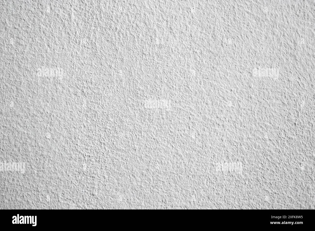 Weiße Farbe und Gips Grunge Textur an einer Wand, abstrakte Muster Hintergrund mit Vignette Stockfoto