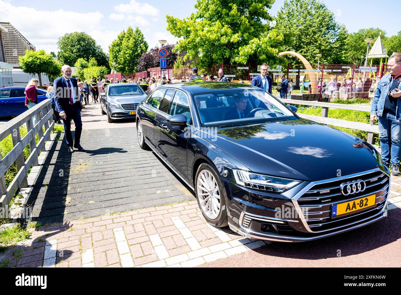 Moerdijk, Niederlande, 04-07-2024 Königin Maxima bei einem Besuch in Zevenbergschen Hoek in der Gemeinde Moerdijk. Der Besuch zielt darauf ab, die Lebensqualität und Attraktivität für alle Bewohner des Dorfes zu erhalten, während die Einrichtungen zurückgehen und die enge Gemeinschaft altert. Quelle: NLBeeld/Patrick van EMST Stockfoto