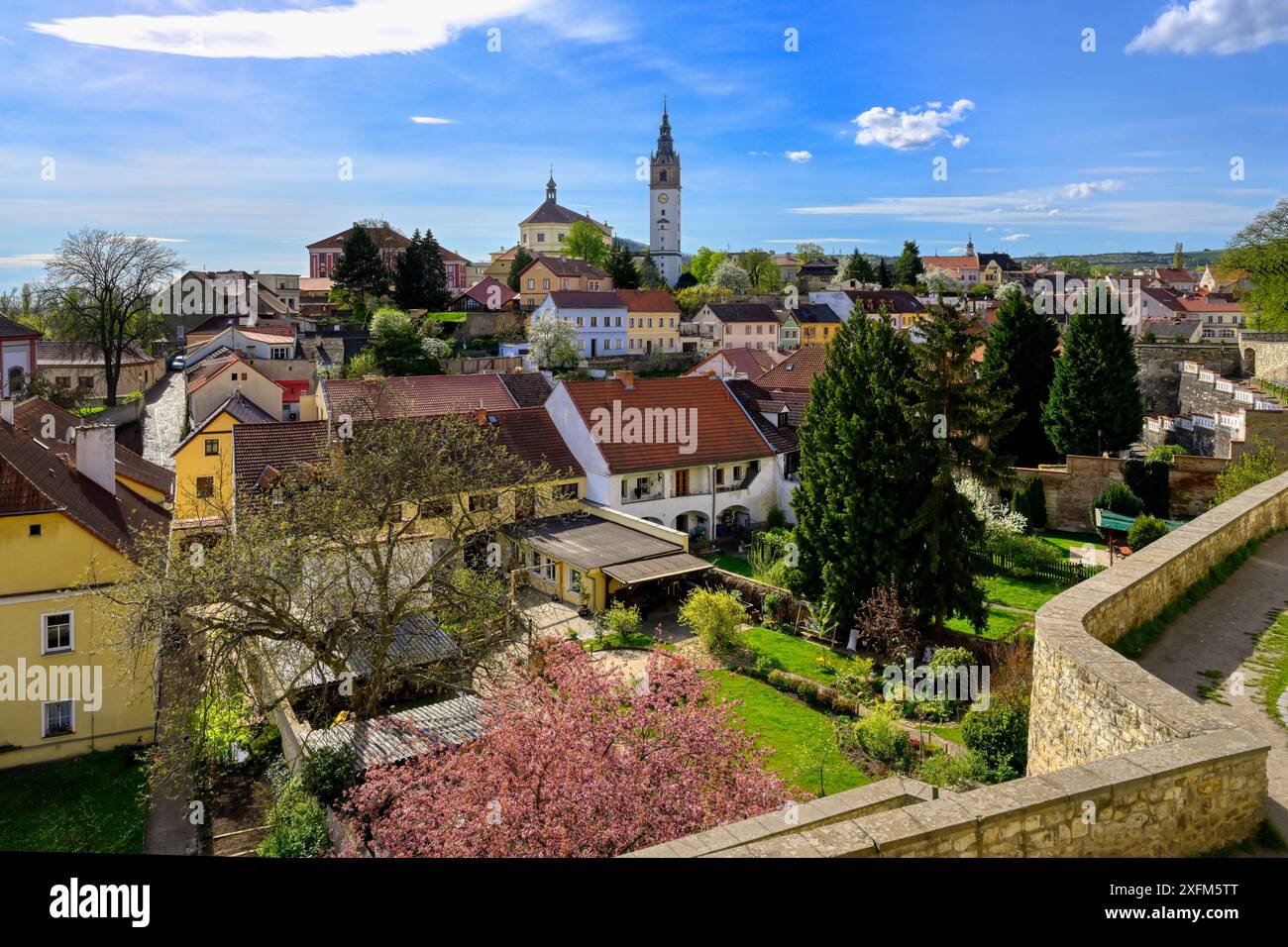 Stephansdom mit freistehendem Glockenturm, Litomerice, Böhmen, Tschechische Republik Stockfoto