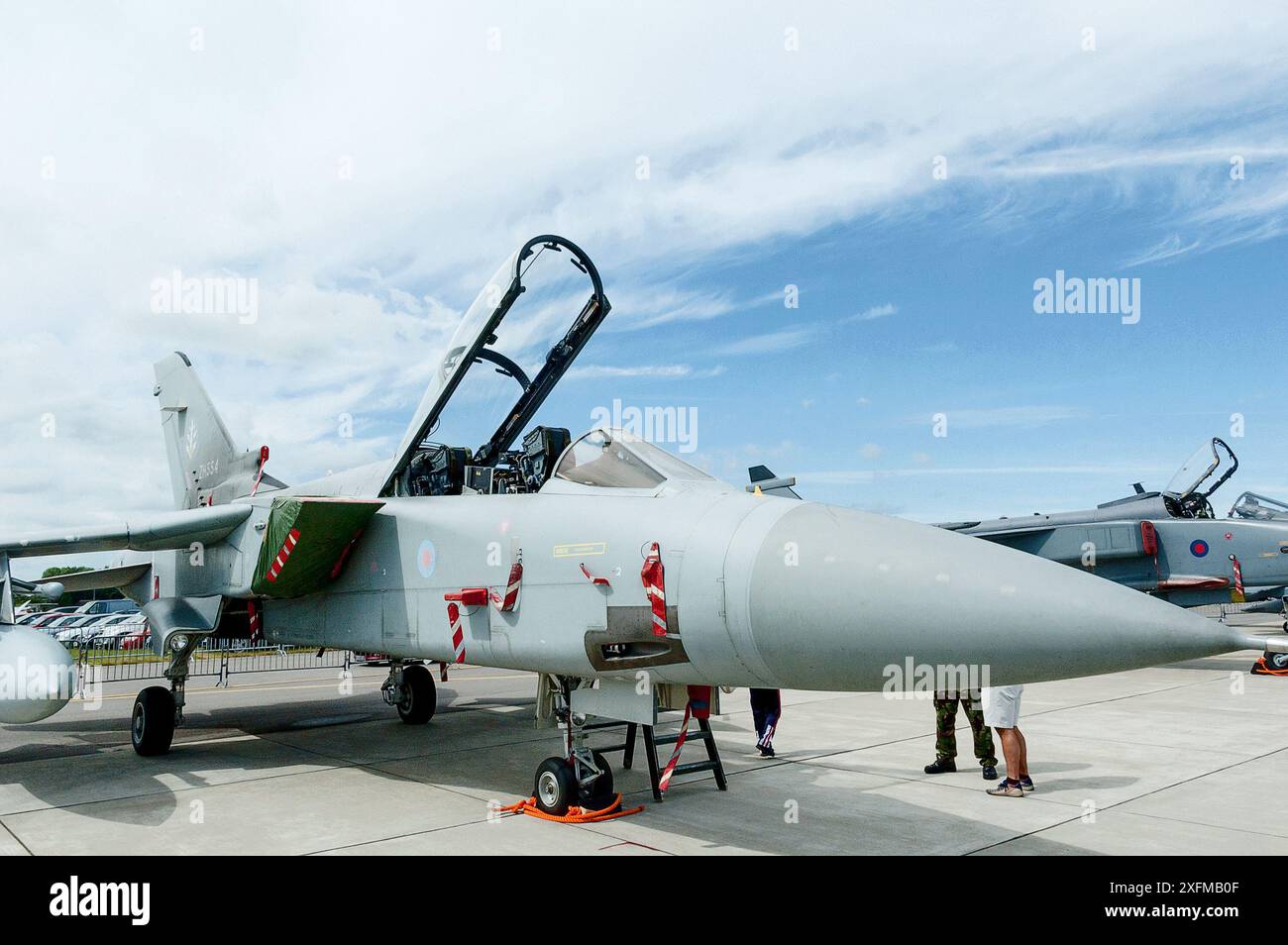 Im Ausstellungsbereich der RAF Waddington International Air Show 2005 steht ein Panavia Tornado-Jet mit offenem Cockpit Stockfoto