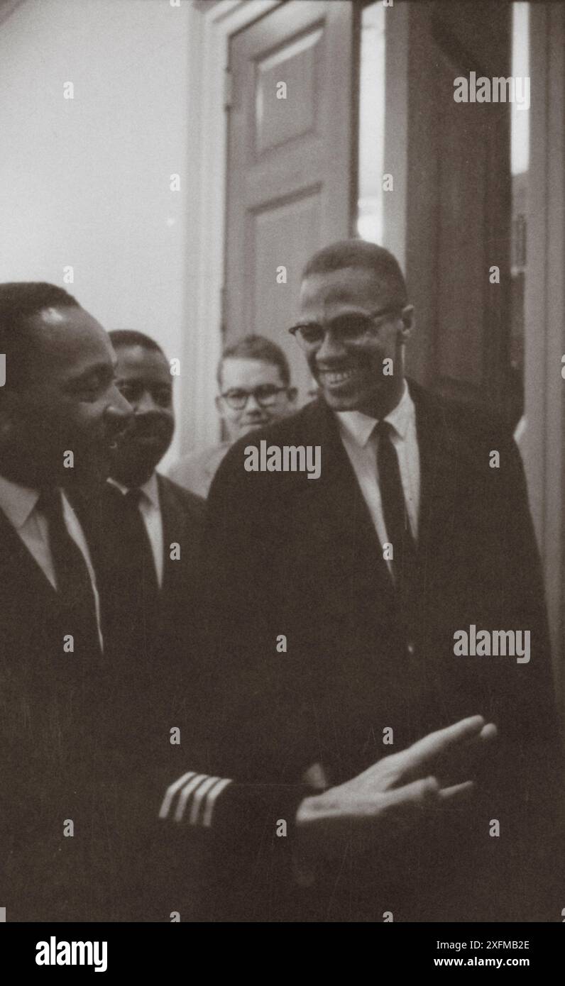 Malcolm X und Martin Luther King im US-Kapitol zur Zeit einer Pressekonferenz über die Debatte des Senats über den Civil Rights Act von 1964. USA, 26/64 [26. März 1964] von Trikosko, Marion S., Fotograf Stockfoto