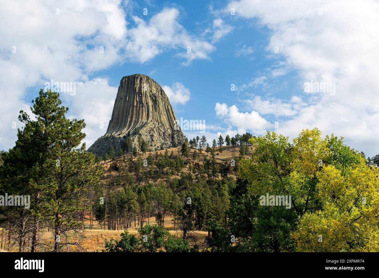 Devils Tower aus gesehen Der Joyner Ridge Loop Trail im Devils Tower National Monument, Wyoming, USA. September 2016. Stockfoto