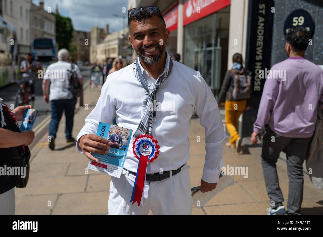 Cambridge, Großbritannien. Juli 2024. Khalid Abu-Tayyem, Kandidat der britischen Arbeiterpartei für die Wahlen in Cambridge. Die Wähler in ganz Großbritannien gehen zu Wahllokalen, um ihre Stimme für die Parlamentswahlen abzugeben. Quelle: David Tramontan / Alamy Live News Stockfoto