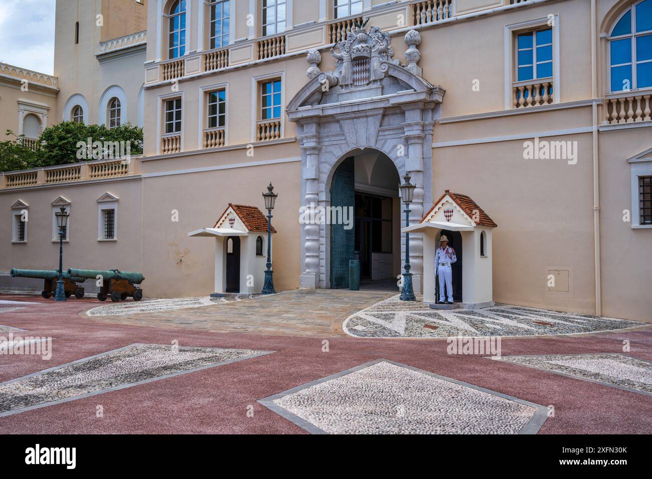 Le Palais Princier de Monaco am Place du Palais in Monaco-Ville, Le Rocher (der Felsen) in Monaco an der französischen Riviera, Côte d'Azur Stockfoto