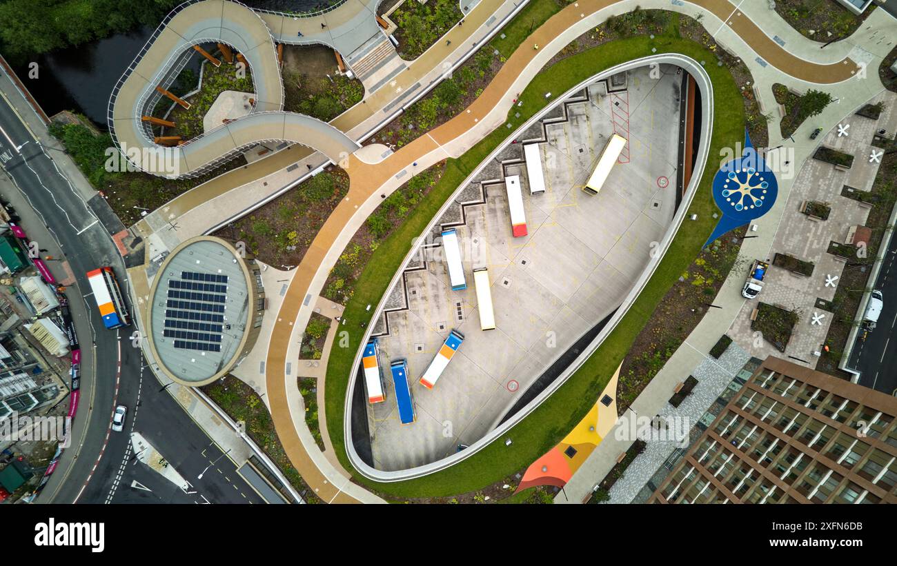 Stockport Interchange Bushaltestelle mit Viaduct Park auf dem Dach Stockfoto