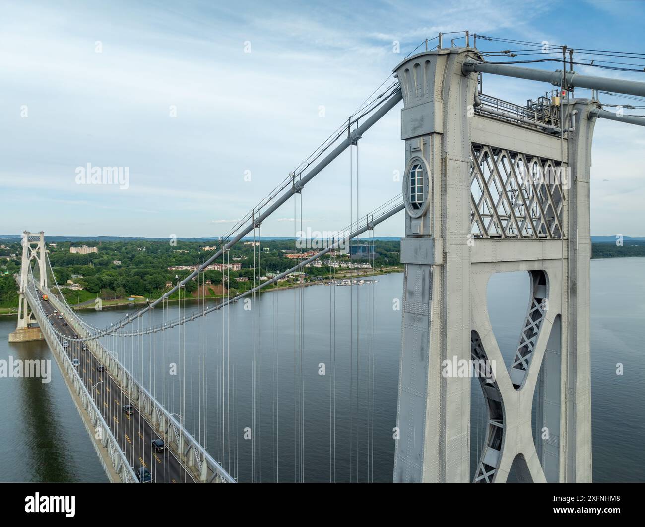 Nahaufnahme der Franklin Delano Roosevelt Mid-Hudson Bridge über den Hudson River, Poughkeepsie NY. Stockfoto