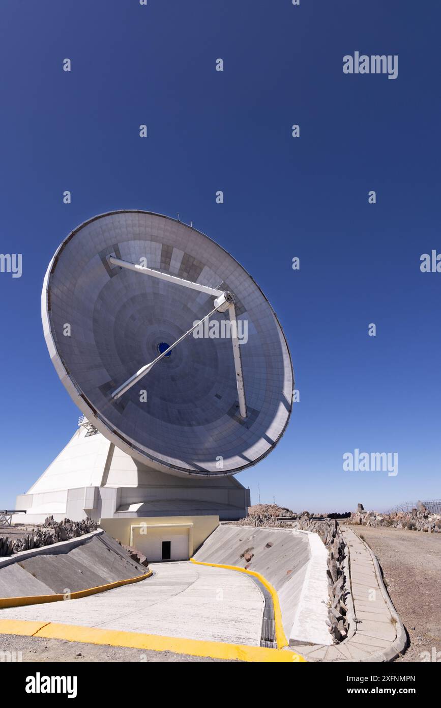 Das Large Millimeter Telescope Mexiko. Radioteleskop-Technologie, modernes Weltraumteleskop für Astronomie und SETI, Vulkan Sierra Negra, Mexiko. Stockfoto