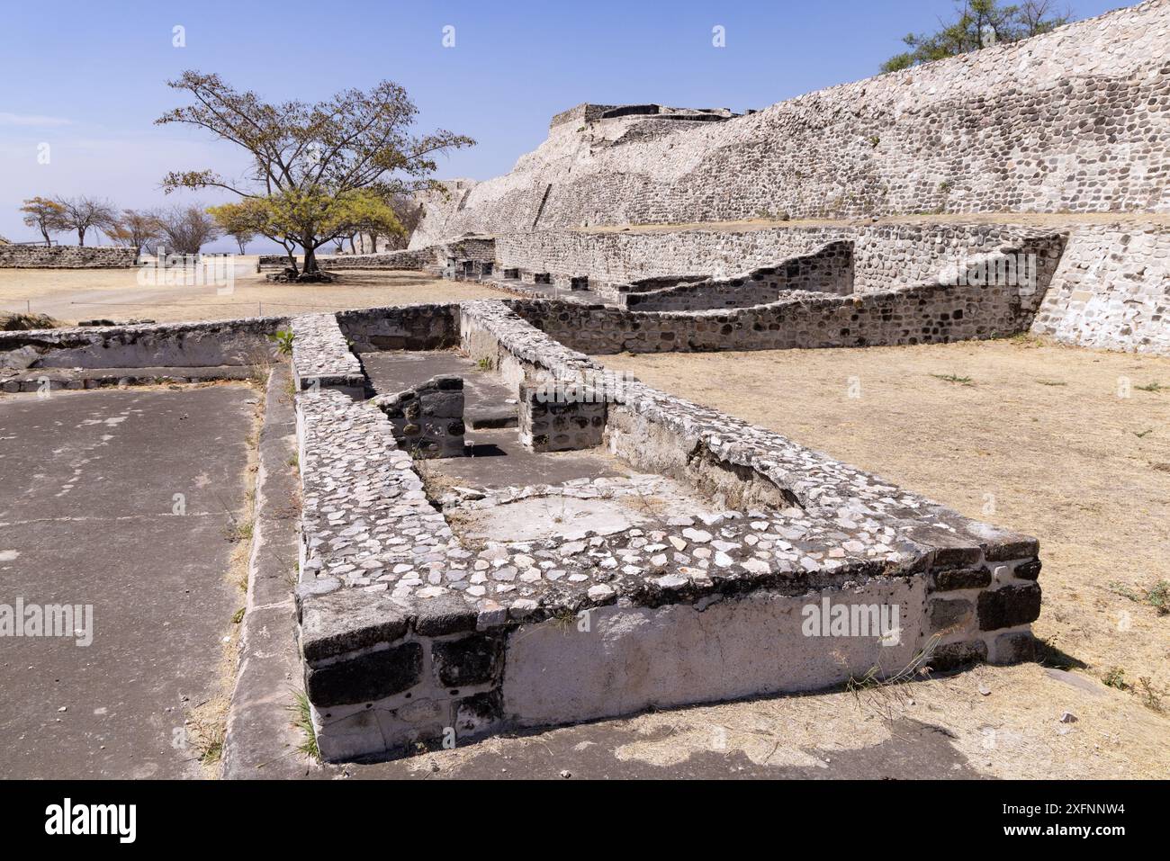 Maya-Ruinen in Xochicalco, antike prähispanische archäologische Stätte, Morelos, Mexiko, Maya-Siedlung von 650 n. Chr. bis 900 n. Chr. Xochicalco Mexiko. Stockfoto