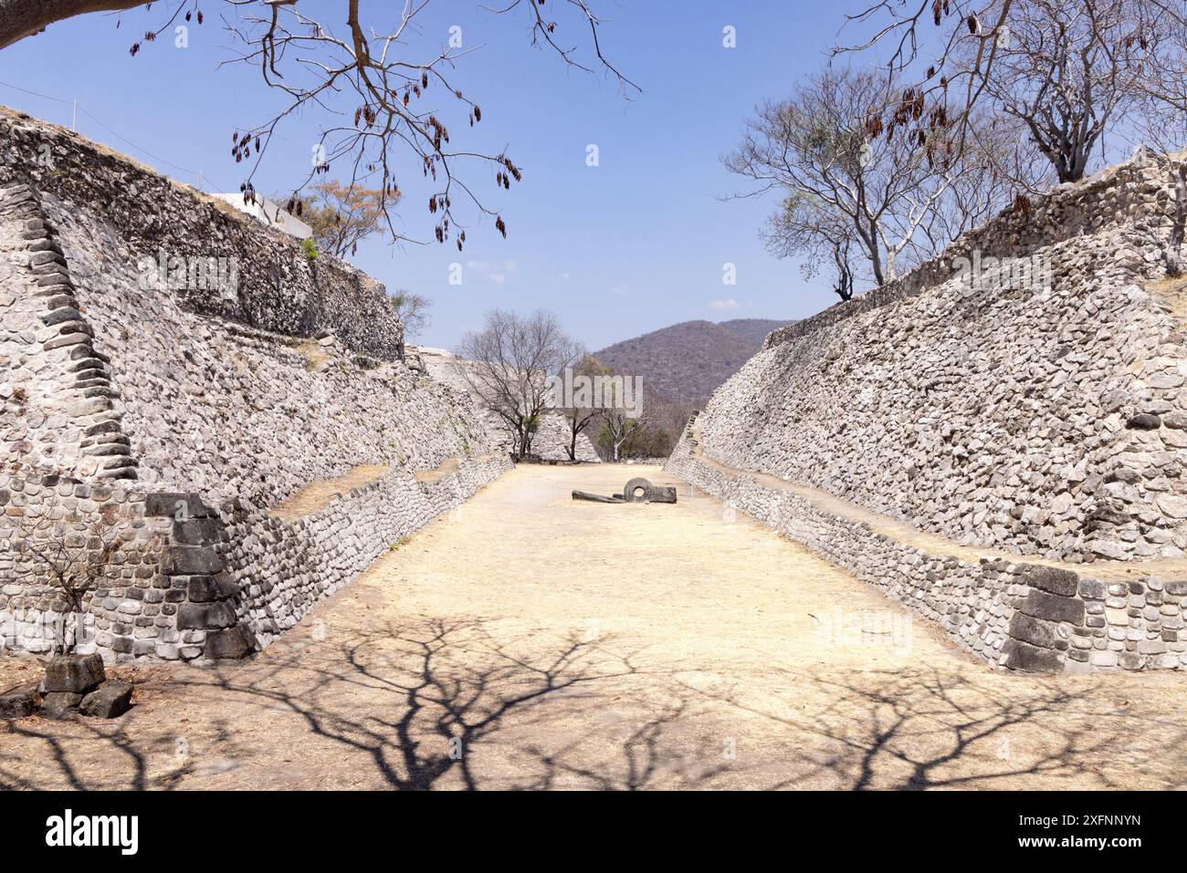 Maya-Architektur: - Maya-Ballplatz, auf dem das maya-Ballspiel gespielt wurde; Maya-Ruinen, 600 n. Chr. - 900 n. Chr., Xochicalco, Morelos, Mexiko, Stockfoto