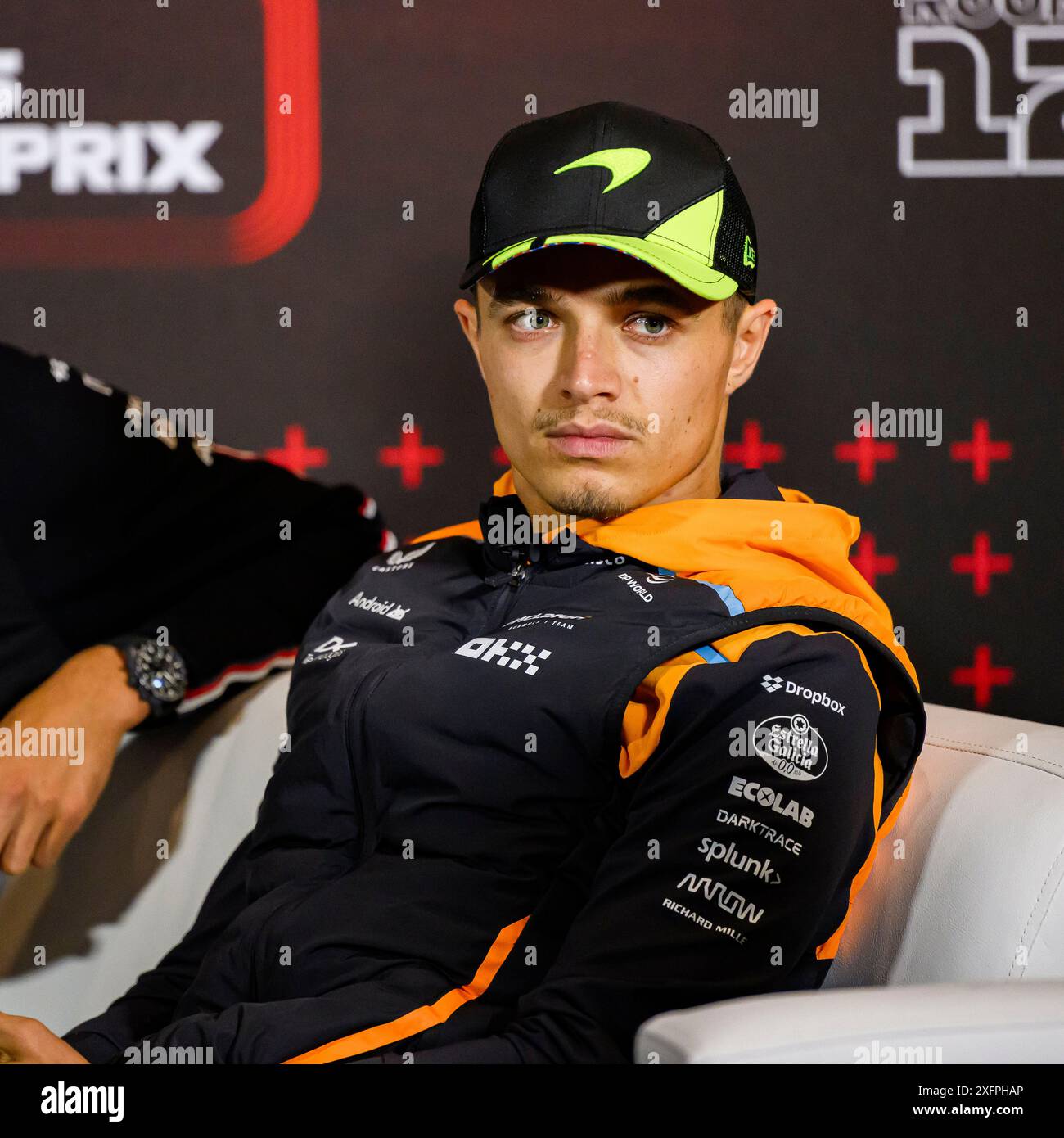 NORTHAMPTONSHIRE, VEREINIGTES KÖNIGREICH. Juli 24. Lando Norris (Großbritannien) von McLaren bei der heutigen Drivers’ Press Conference während des Grand Prix 2024 von Qatar Airways auf dem Silverstone Circuit am Donnerstag, den 04. Juli 2024 in NORTHAMPTONSHIRE, ENGLAND. Quelle: Taka G Wu/Alamy Live News Stockfoto