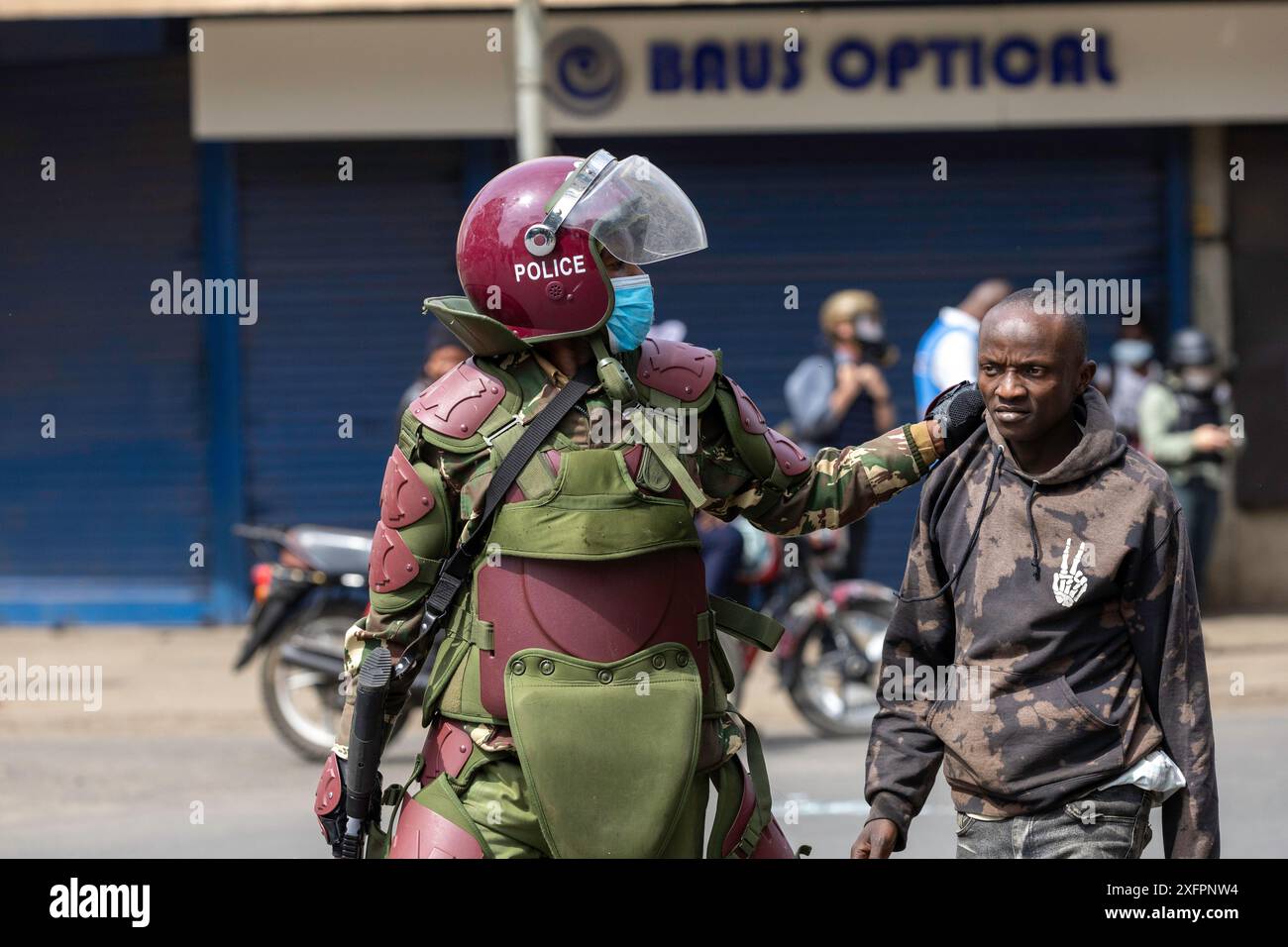 Nairobi, Kenia - 2. Juli 2024. Polizei und Demonstranten führten tagelange Schlachten im ganzen Land, als Tausende von Kenianern dagegen protestierten Stockfoto