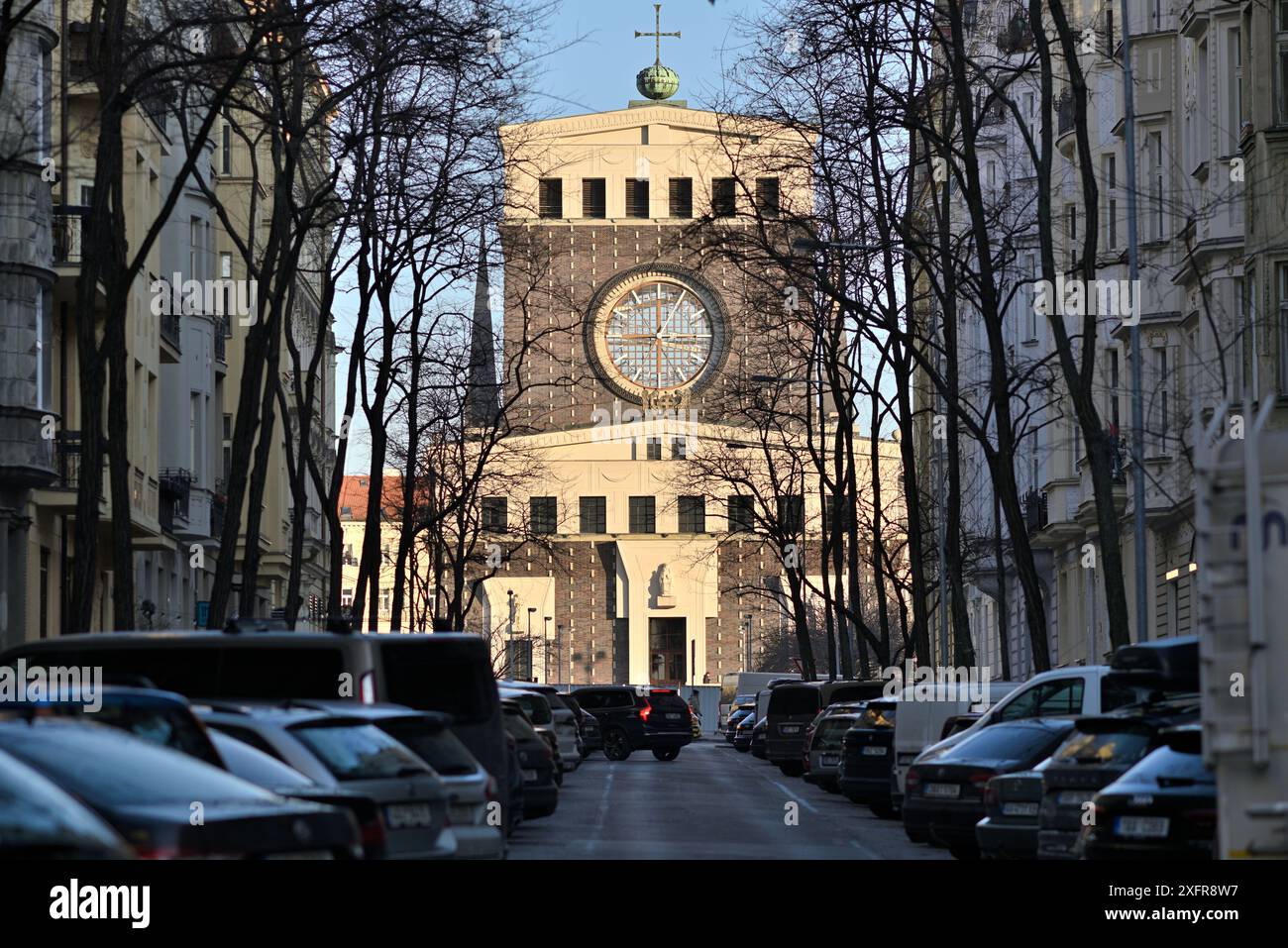 Kirche des Allerheiligsten Herzens unseres Herrn, römisch-katholische Kirche am Jiriho z Podebrad-Platz im Prager Stadtteil Vinohrady, Hauptstadt der Tschechischen Republik Stockfoto