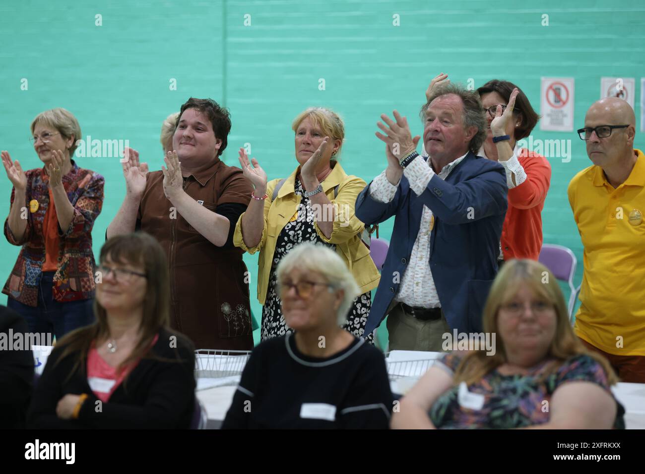 Chichester, West Sussex, Großbritannien. Abgebildet ist die Kandidatin der Liberaldemokraten Jessica Brown-Fuller, die den Parlamentsabgeordneten und Bildungsminister Gillian Keegan besiegt. Quelle: Sam Stephenson/Alamy Live News Stockfoto