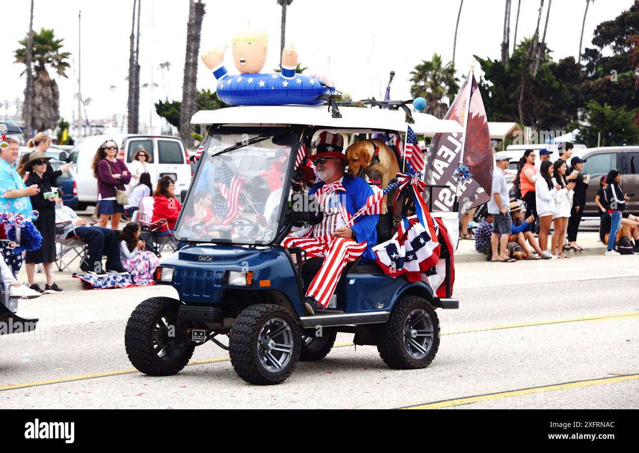 Oxnard, Usa. Juli 2024. Der vierte Juli ist ein Bundesfeiertag in den Vereinigten Staaten zum Gedenken an die Unabhängigkeitserklärung im Jahr 1776. Viele Gemeinden in Amerika feiern den Tag mit einer Morgenparade, dies ist eine Parade, Kanalinseln, Oxnard, CA, USA, Juli 2024. Foto: Paul Harris/ABACAPRESS. COM Credit: Abaca Press/Alamy Live News Stockfoto