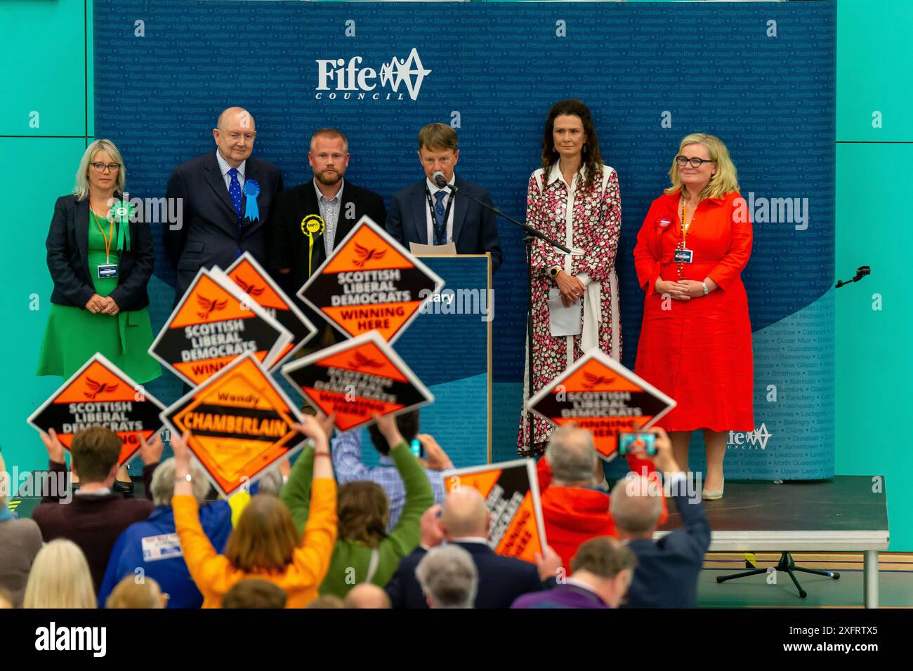 Glenrothes, Schottland. Juli 2024. Wahl im Vereinigten Königreich: Ken Gourlay, Wahlleiter für den Fife Council, gibt das Ergebnis der britischen Parlamentswahlen für den Wahlkreis North East Fife bekannt. Quelle: Tim Gray/Alamy Live News Stockfoto