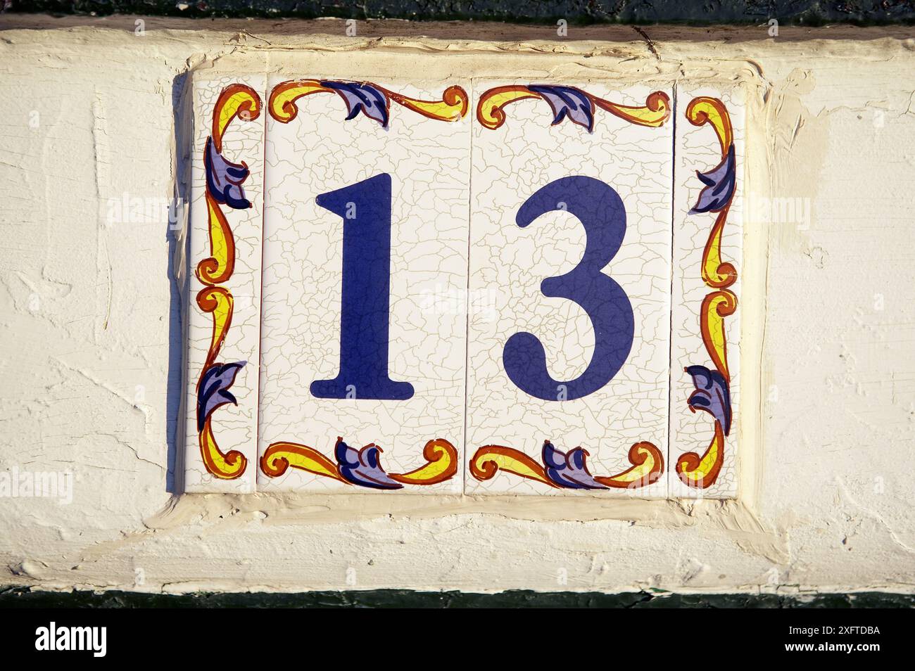 Fliesen. Nummer 13. Hendaye. Aquitaine. Frankreich. Stockfoto