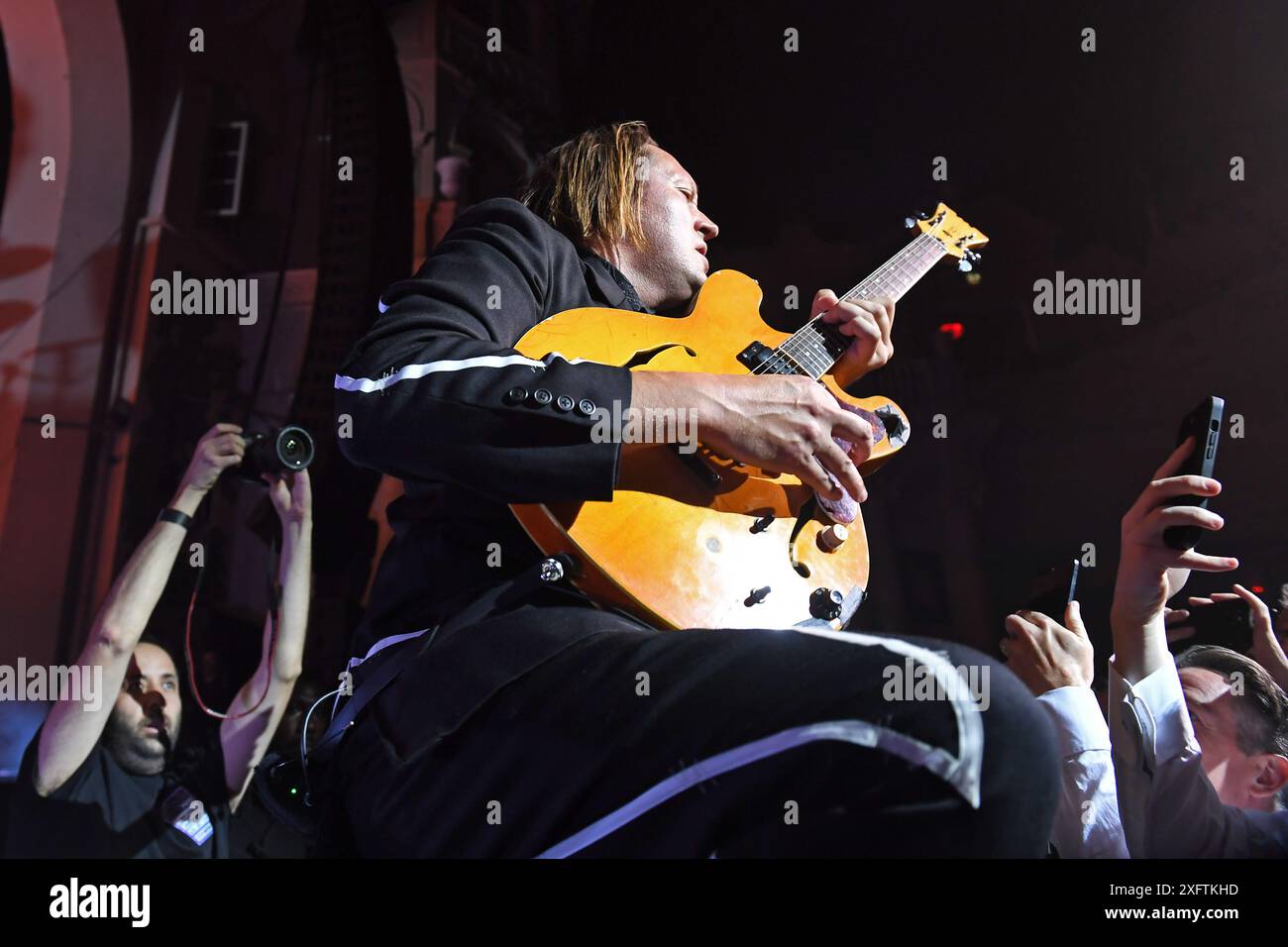 UK. Juli 2024. LONDON, ENGLAND - 4. JULI: Win Butler von Arcade Fire, der am 4. Juli 2024 in London auftritt. CAP/MAR © MAR/Capital Pictures Credit: Capital Pictures/Alamy Live News Stockfoto