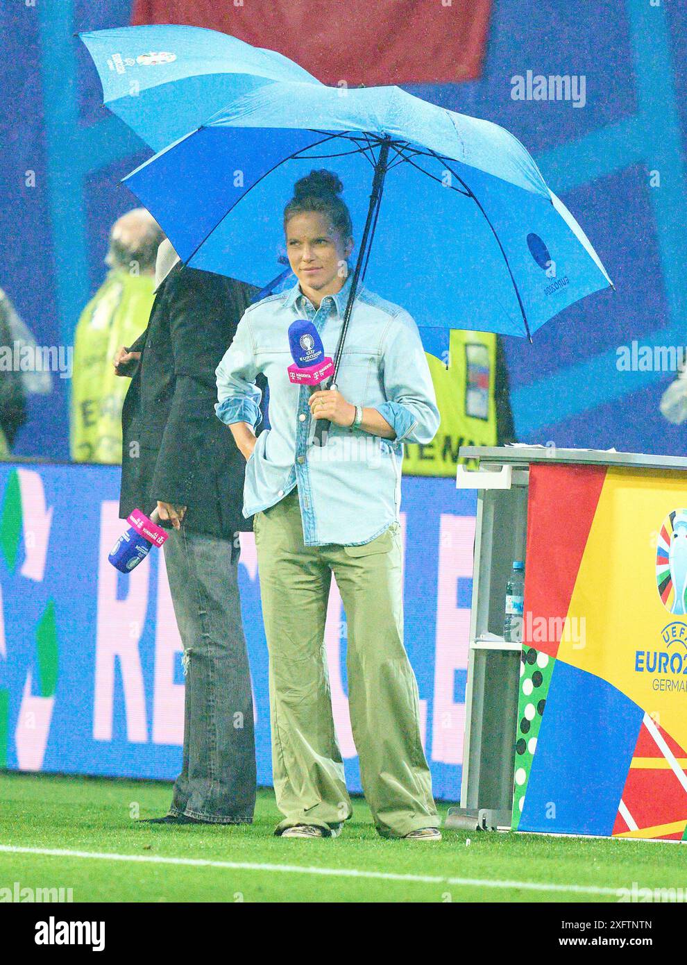 Almuth Schult, ARD TV Moderator, Expertin, im Best of 16 Match AUSTRIA - TueRKIJE 1-2 der UEFA-Europameisterschaften 2024 am 02. Juli 2024 in Leipzig. Fotograf: ddp-Bilder/Sternbilder Stockfoto