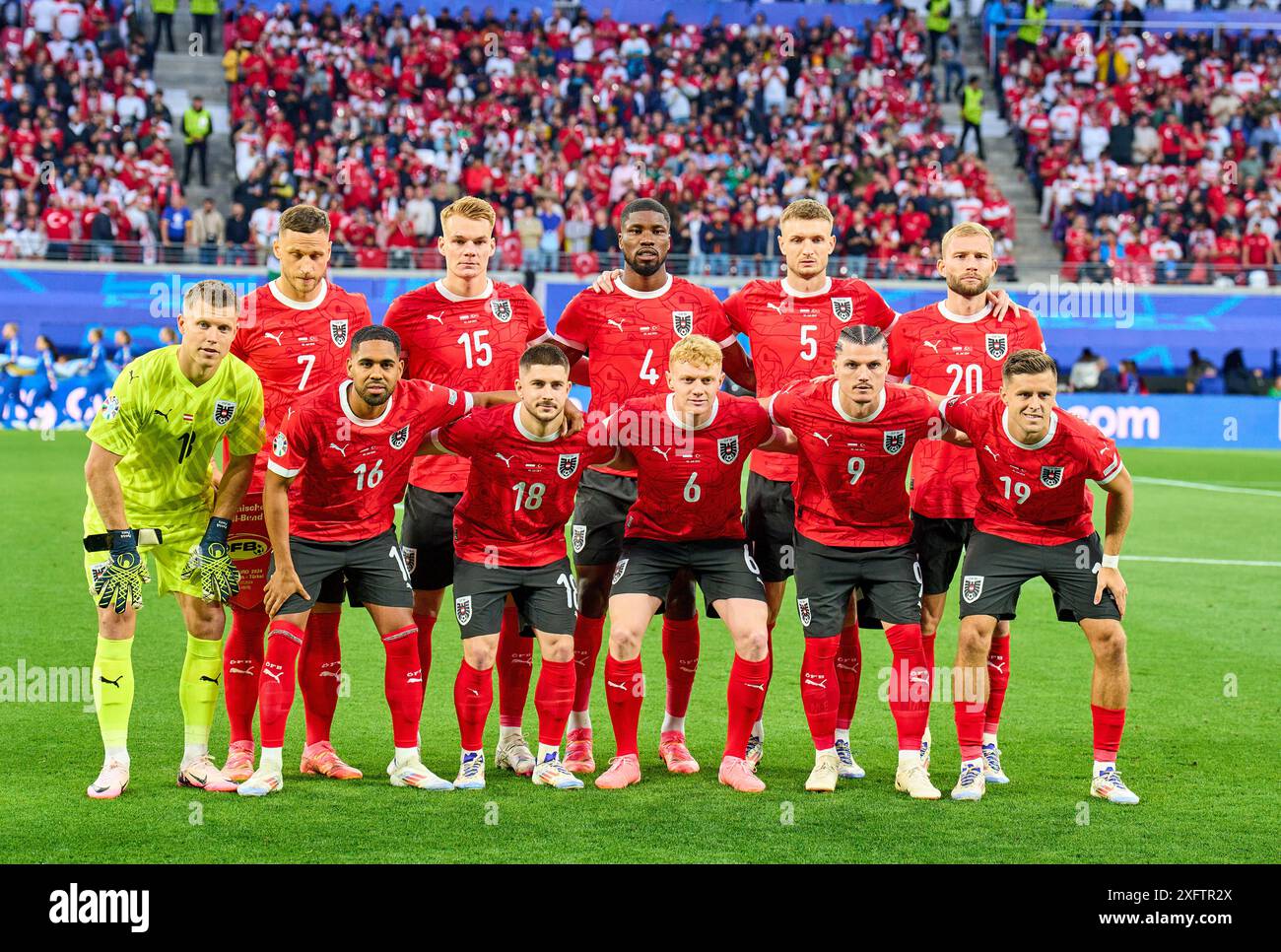 Team AUT: Patrick Pentz, Torwart AUT 13 Marko ARNAUTOVIC, AUT 7 Philipp Lienhart, AUT 15 Kevin Danso, AUT 4 Stefan Posch, AUT 5 Konrad Laimer, AUT 20 Phillipp Mwene, AUT 16 Romano Schmid, AUT 18 Nicolas Seiwald, AUT 6 Marcel Sabitzer, AUT 9 Christoph Baumgartner, AUT 19 AUT im Best of 16 Spiel ÖSTERREICH - TÜRKIJE 1-2 der UEFA-Europameisterschaften 2024 am 02. Juli 2024 in Leipzig. Fotograf: Peter Schatz Stockfoto