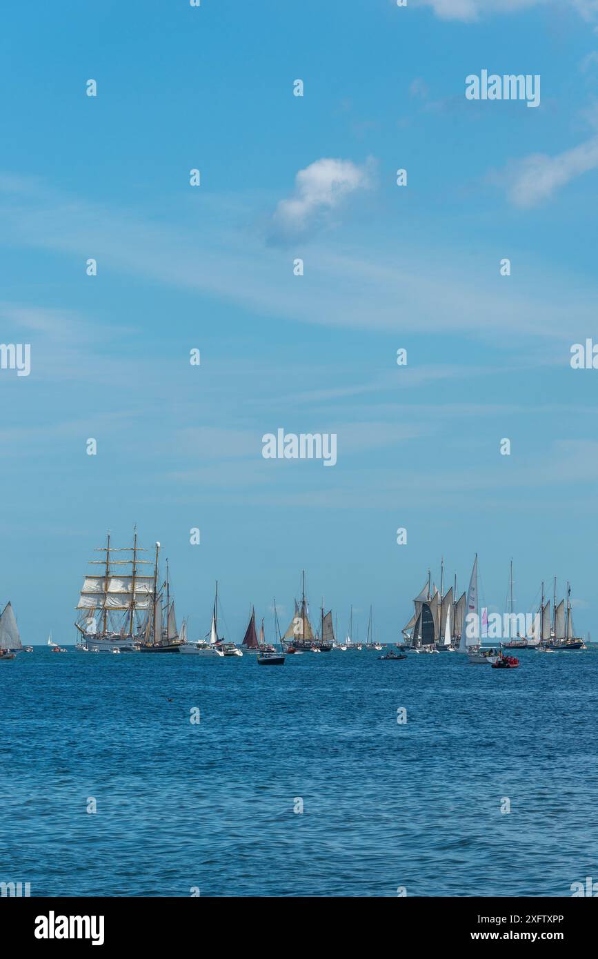 Windjammer Parade, Kieler Woche 2024, Kieler Fjord, Falkenstein Strand, Kiel, Schleswig-Holstein, Deutschland, Stockfoto