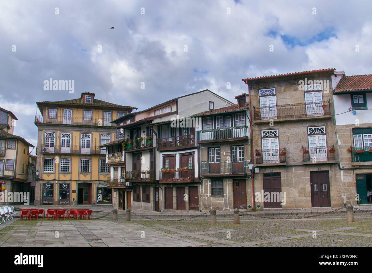 18-02-2014 Guimarães, Portugal - Ein atemberaubender platz mit seiner bemerkenswerten Architektur und seinem Charme Stockfoto