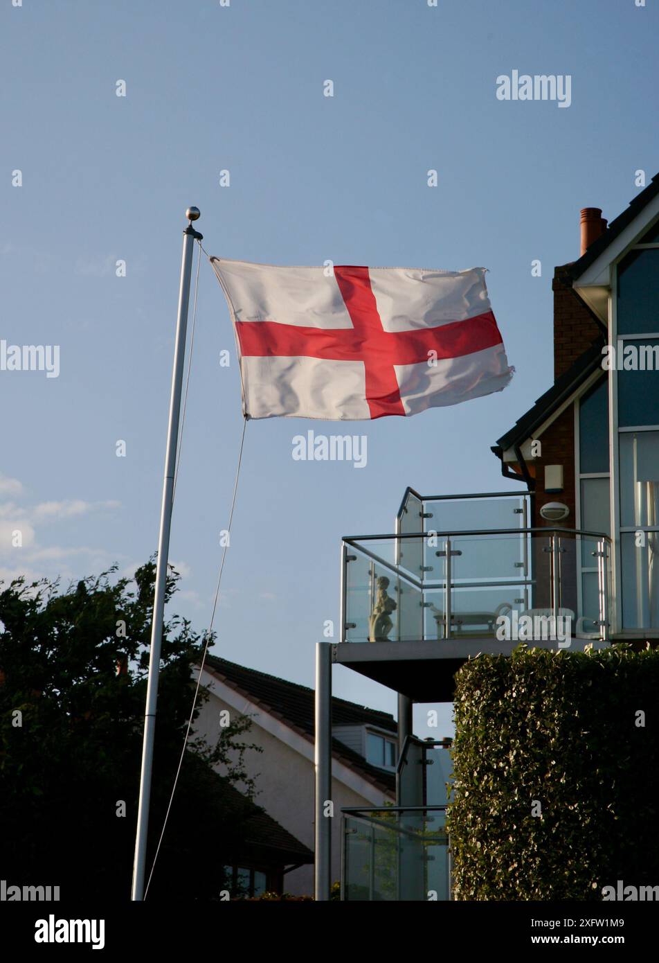 Eine englische Flagge, die an der Nordwestküste fliegt, Lancashire UK Stockfoto