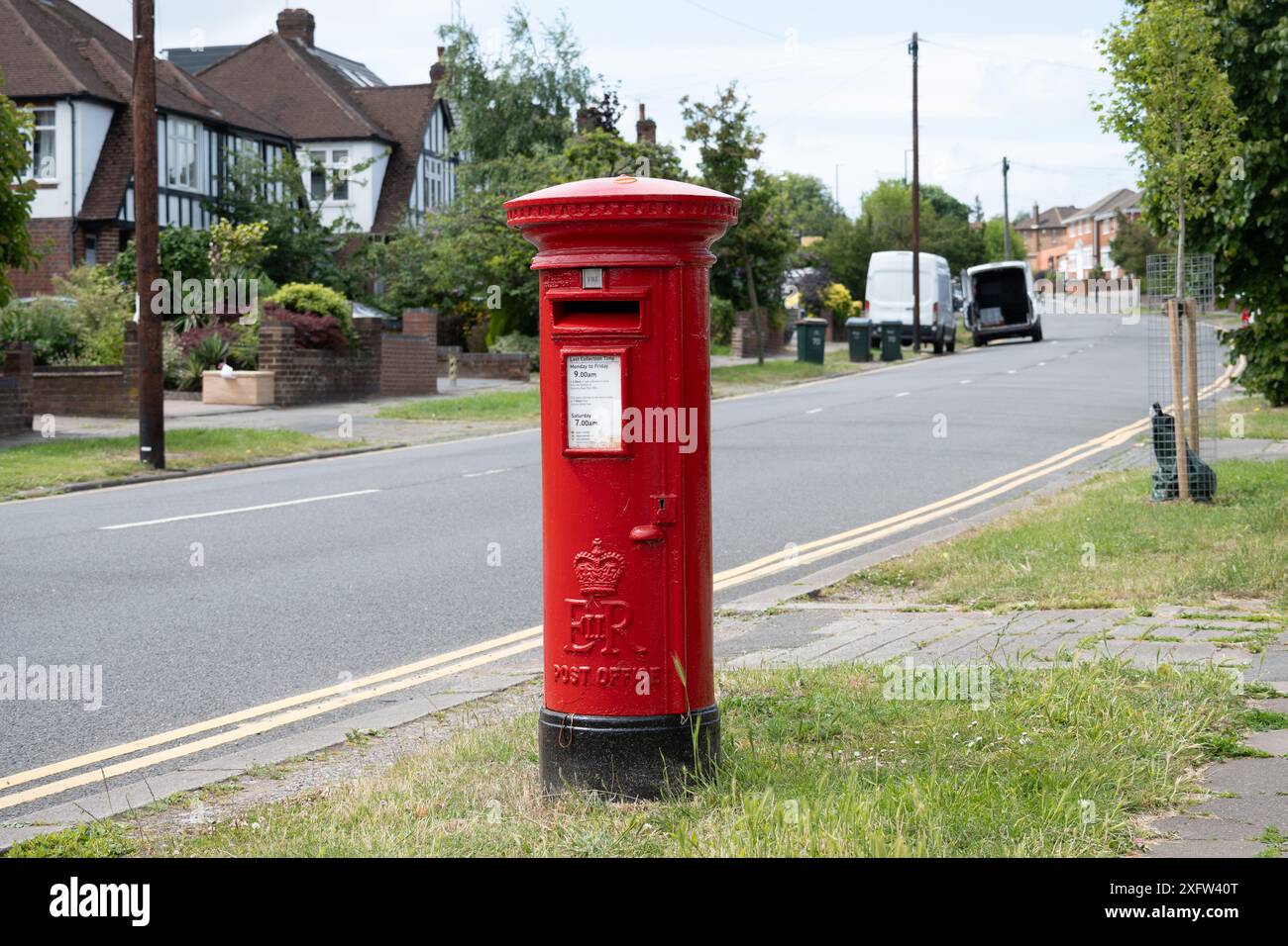 Ein Briefkasten in Daventry Road, Cheylesmore, Coventry, Großbritannien Stockfoto