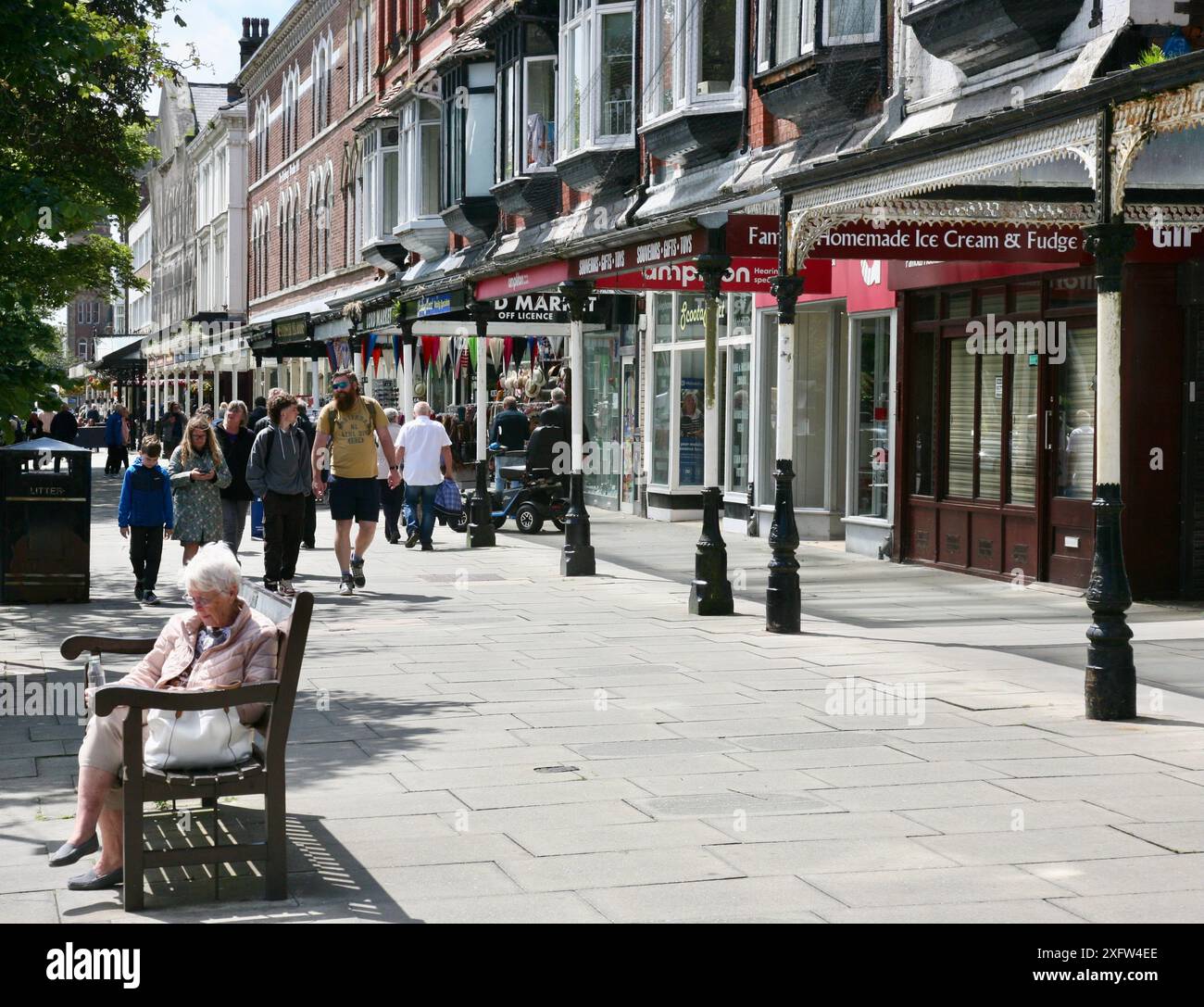 Blick auf die Lord Street in Southport, Merseyside, Großbritannien, Europa am Donnerstag, den 4. Juli 2024 Stockfoto