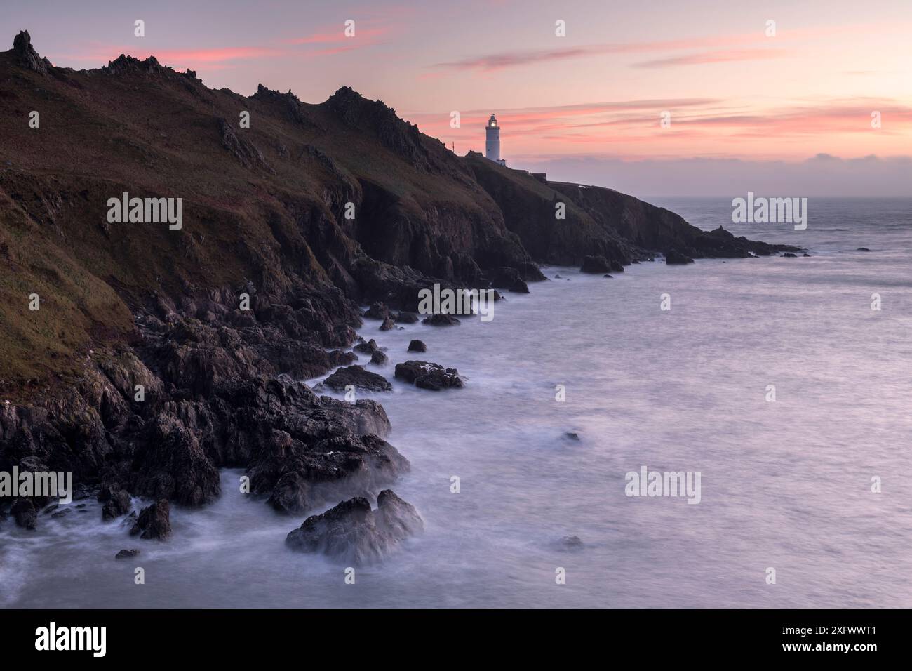 Startpunkt Halbinsel und Leuchtturm bei Sonnenaufgang, South Devon, England. Januar 2018 Stockfoto