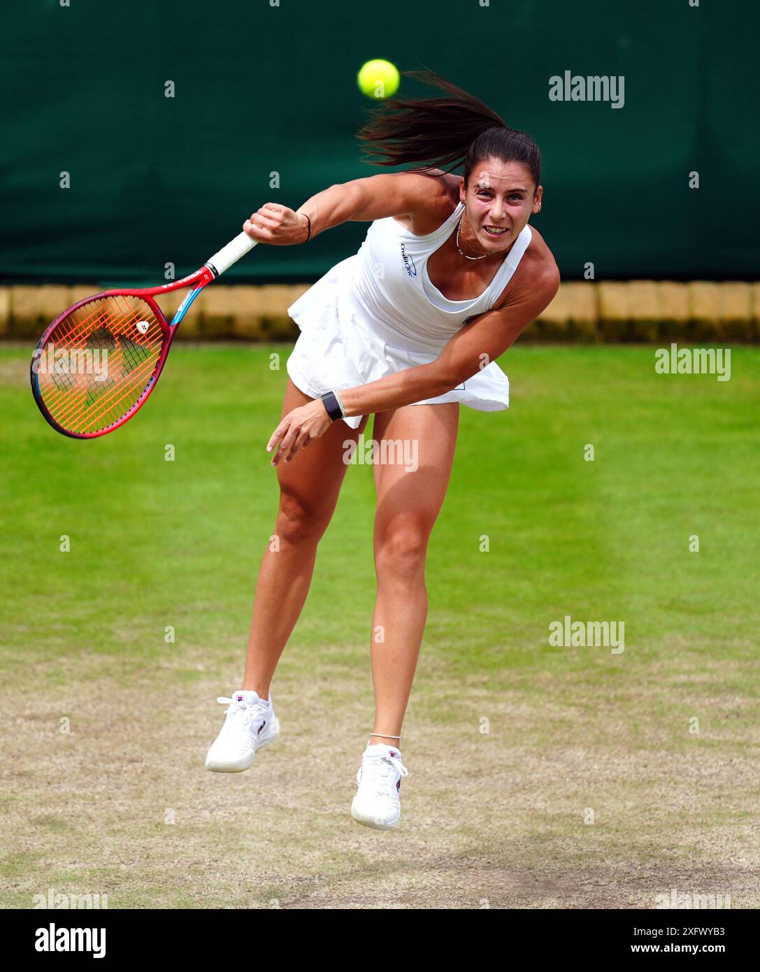 Emma Navarro im Kampf gegen Diana Shnaider (nicht abgebildet) am fünften Tag der Wimbledon Championships 2024 im All England Lawn Tennis and Croquet Club in London. Bilddatum: Freitag, 5. Juli 2024. Stockfoto