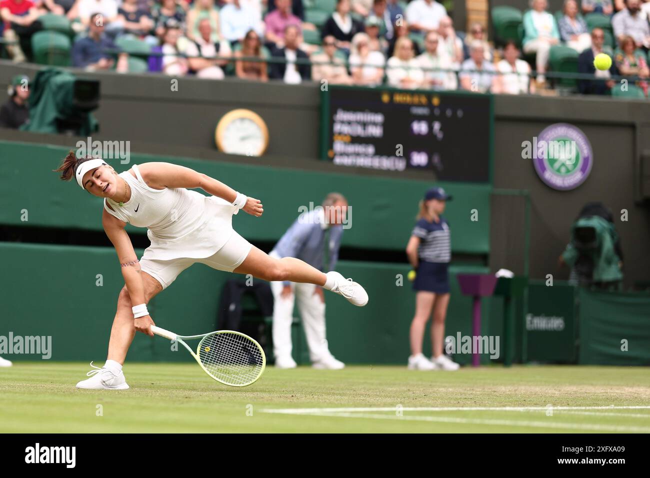 London, Großbritannien. Juli 2024. 5. Juli 2024; All England Lawn Tennis and Croquet Club, London, England; Wimbledon Tennis Tournament, 5. Tag; Bianca Andreescu (CAN) in Aktion während ihres Spiels in der dritten Runde gegen Jasmine Paolini (ITA) Credit: Action Plus Sports Images/Alamy Live News Stockfoto