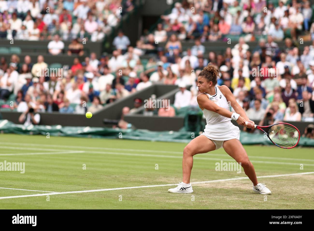 London, Großbritannien. Juli 2024. 5. Juli 2024; All England Lawn Tennis and Croquet Club, London, England; Wimbledon Tennis Tournament, 5. Tag; Jasmine Paolini (ITA) in Aktion während ihres Spiels in der dritten Runde gegen Bianca Andreescu (CAN) Credit: Action Plus Sports Images/Alamy Live News Stockfoto