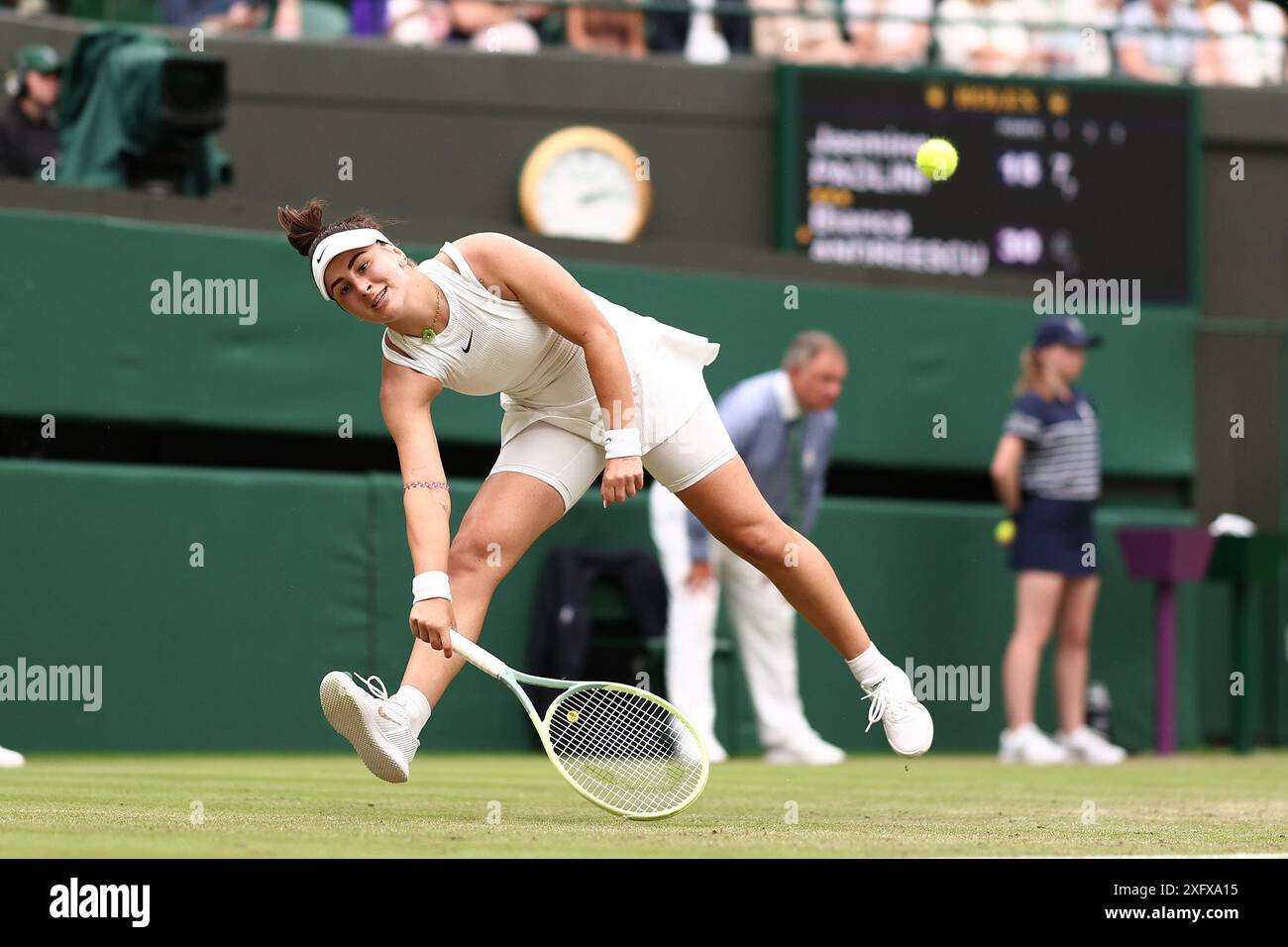 London, Großbritannien. Juli 2024. 5. Juli 2024; All England Lawn Tennis and Croquet Club, London, England; Wimbledon Tennis Tournament, 5. Tag; Bianca Andreescu (CAN) in Aktion während ihres Spiels in der dritten Runde gegen Jasmine Paolini (ITA) Credit: Action Plus Sports Images/Alamy Live News Stockfoto