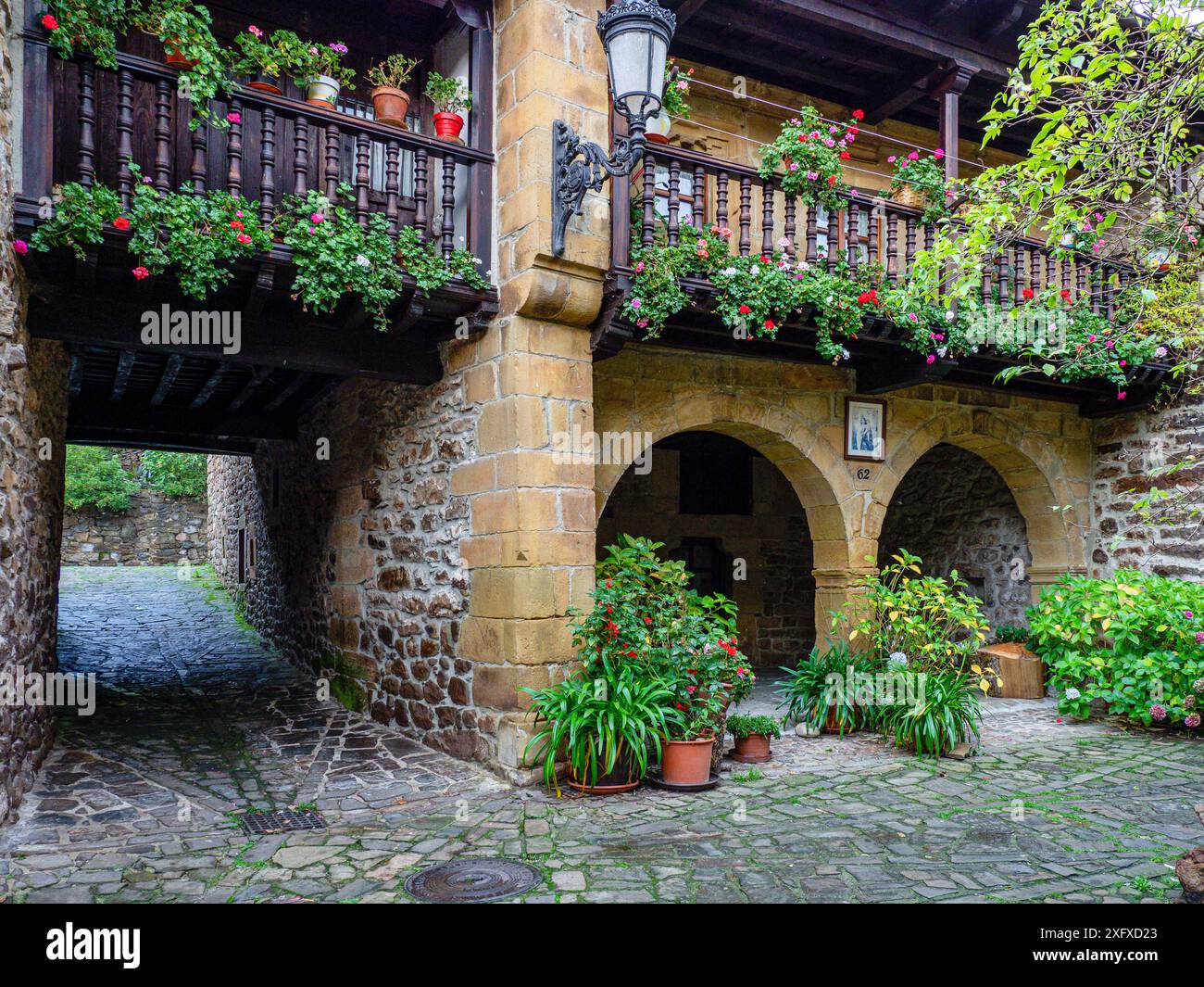 Berghaus des ländlichen Lebensraums, Bárcena Bürgermeister, historische Stätte - künstlerischer Naturpark von Saja-Besaya, Kantabrien, Spanien Stockfoto