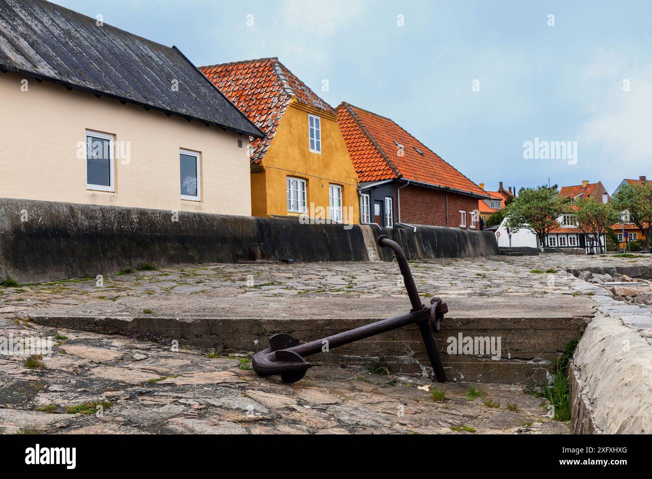 Alte Straße der Stadt Gudhjem, Bornholm Island, Dänemark Stockfoto