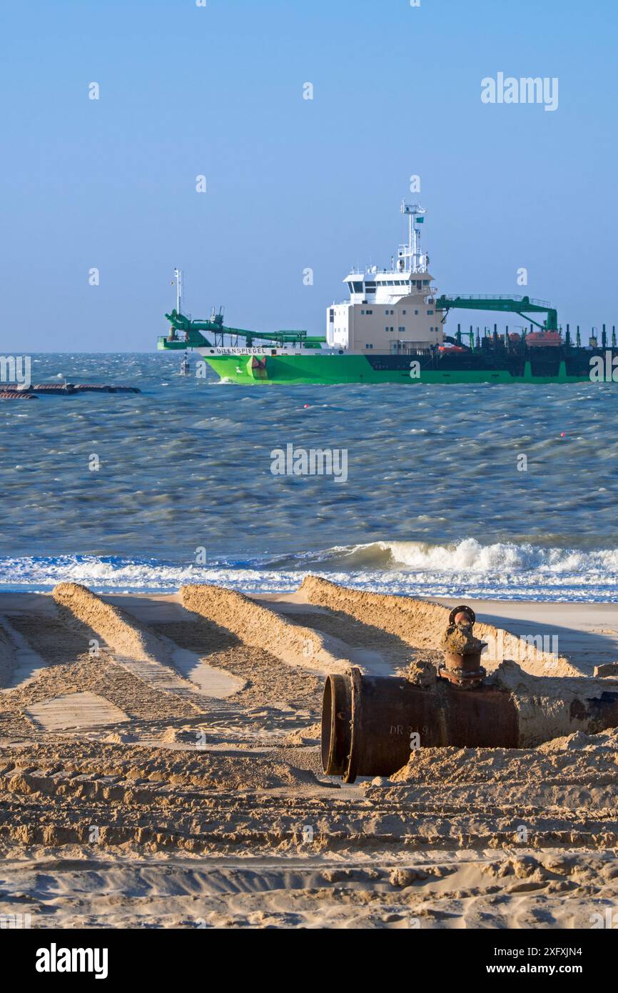 DEME nachlaufende Saugtrodger Uilenspiegel auf See, zur Sandauffüllung / Strandernährung, um breitere Strände zu machen, um Sturmschäden zu reduzieren, Belgien, 2018 Stockfoto