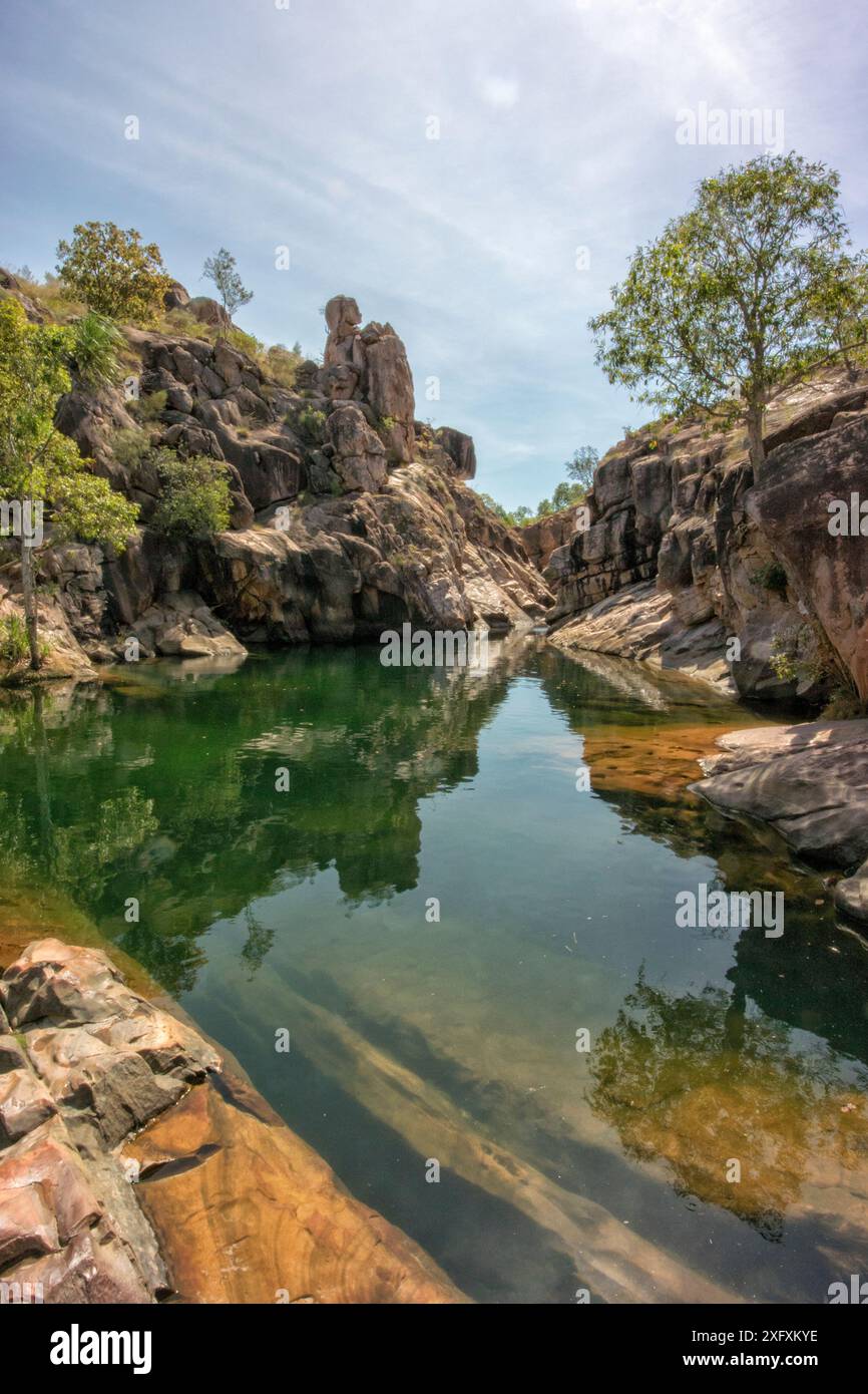 Süßwasserpools am Waterfall Creek, auf der Spitze der Gunlom Falls. Mary River, Kakadu National Park, Northern Territory, Australien. März 2014. Stockfoto