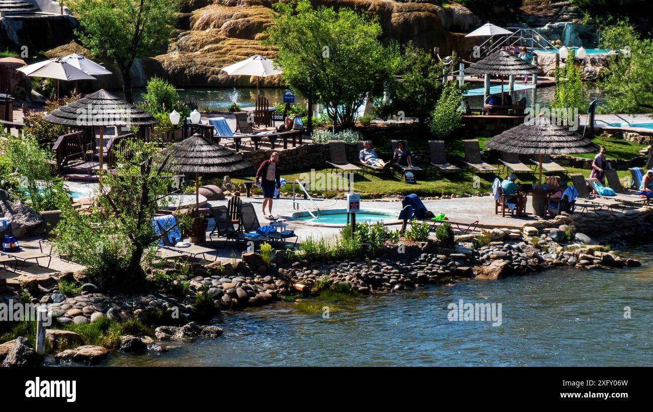 Pagosa Springs, Colorado, ist berühmt für seine natürlichen heißen Quellen und bringt Touristen aus der ganzen Welt zu seinem Naturwunder. Stockfoto